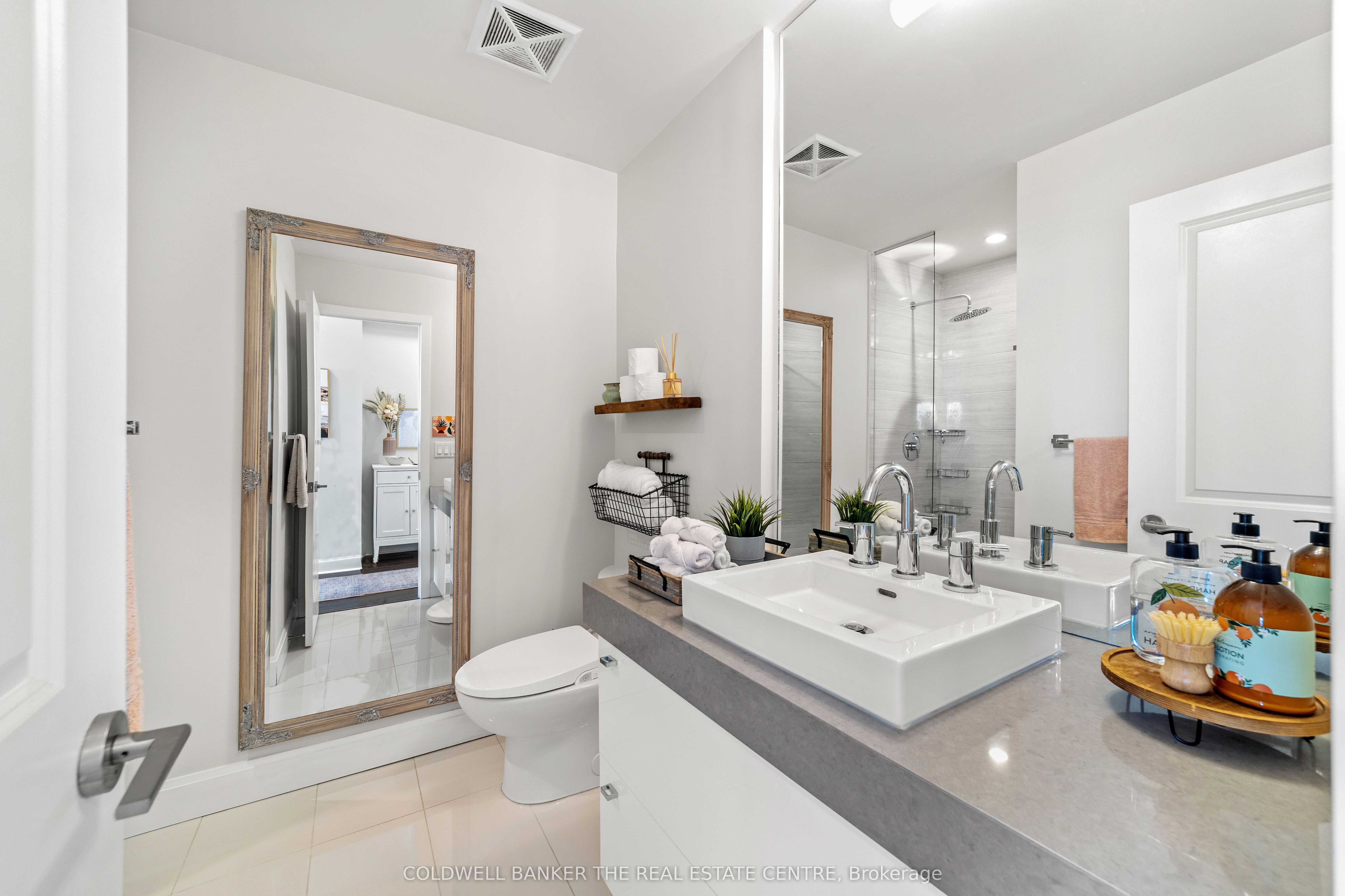 #1611 - 33 Shore Breeze Drive Property Photo 2