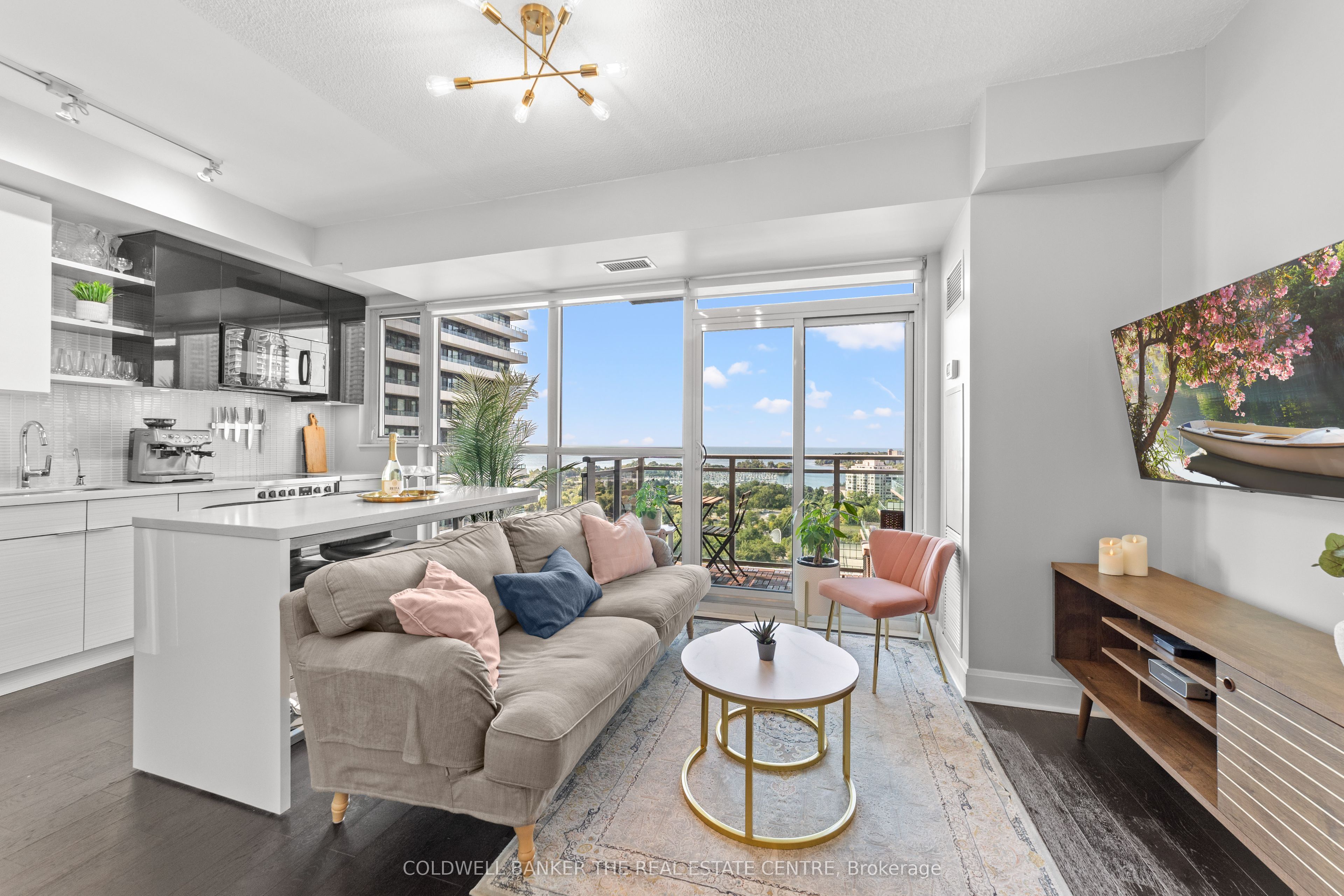 #1611 - 33 Shore Breeze Drive Property Photo 5