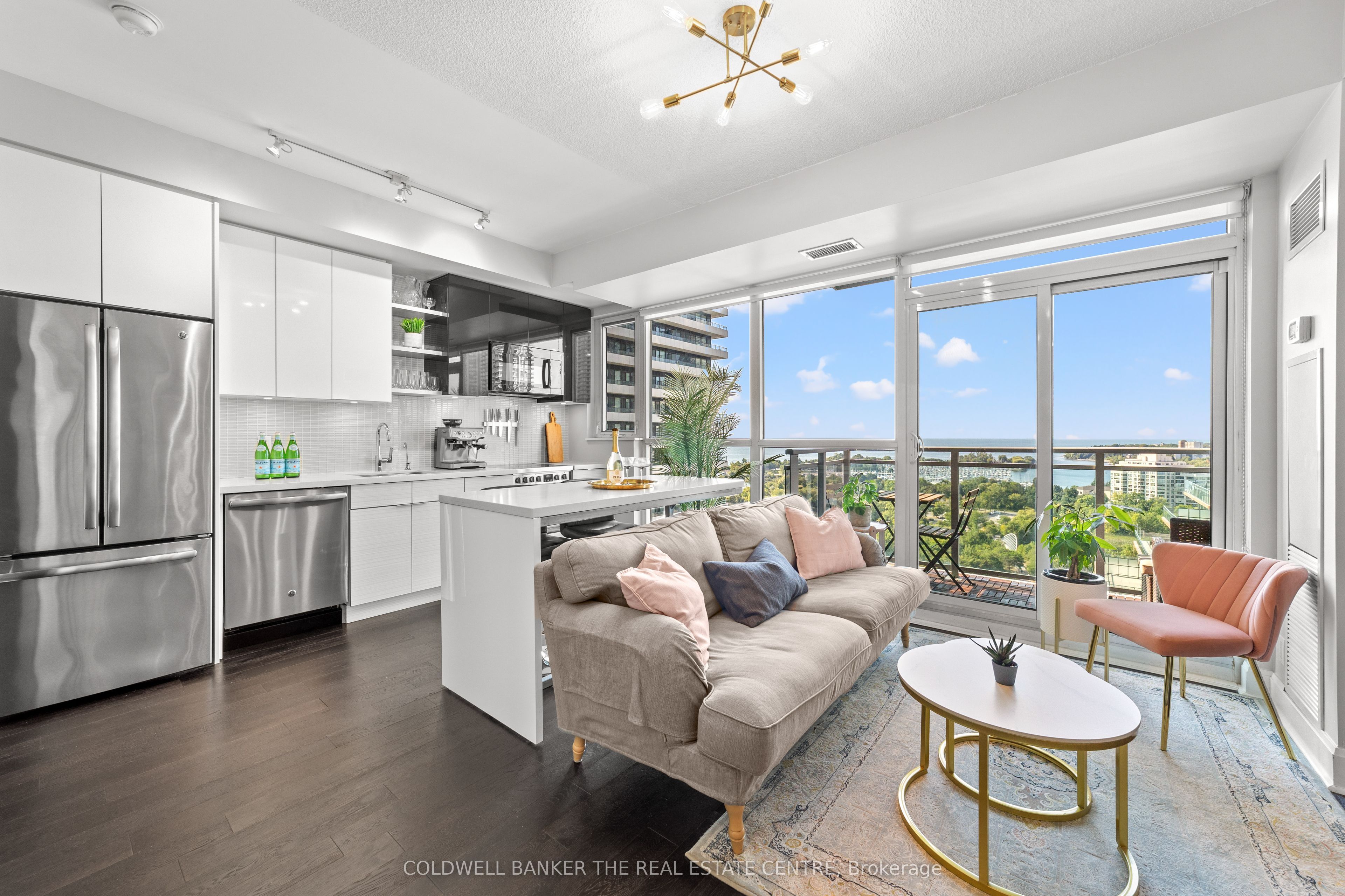 #1611 - 33 Shore Breeze Drive Property Photo 6