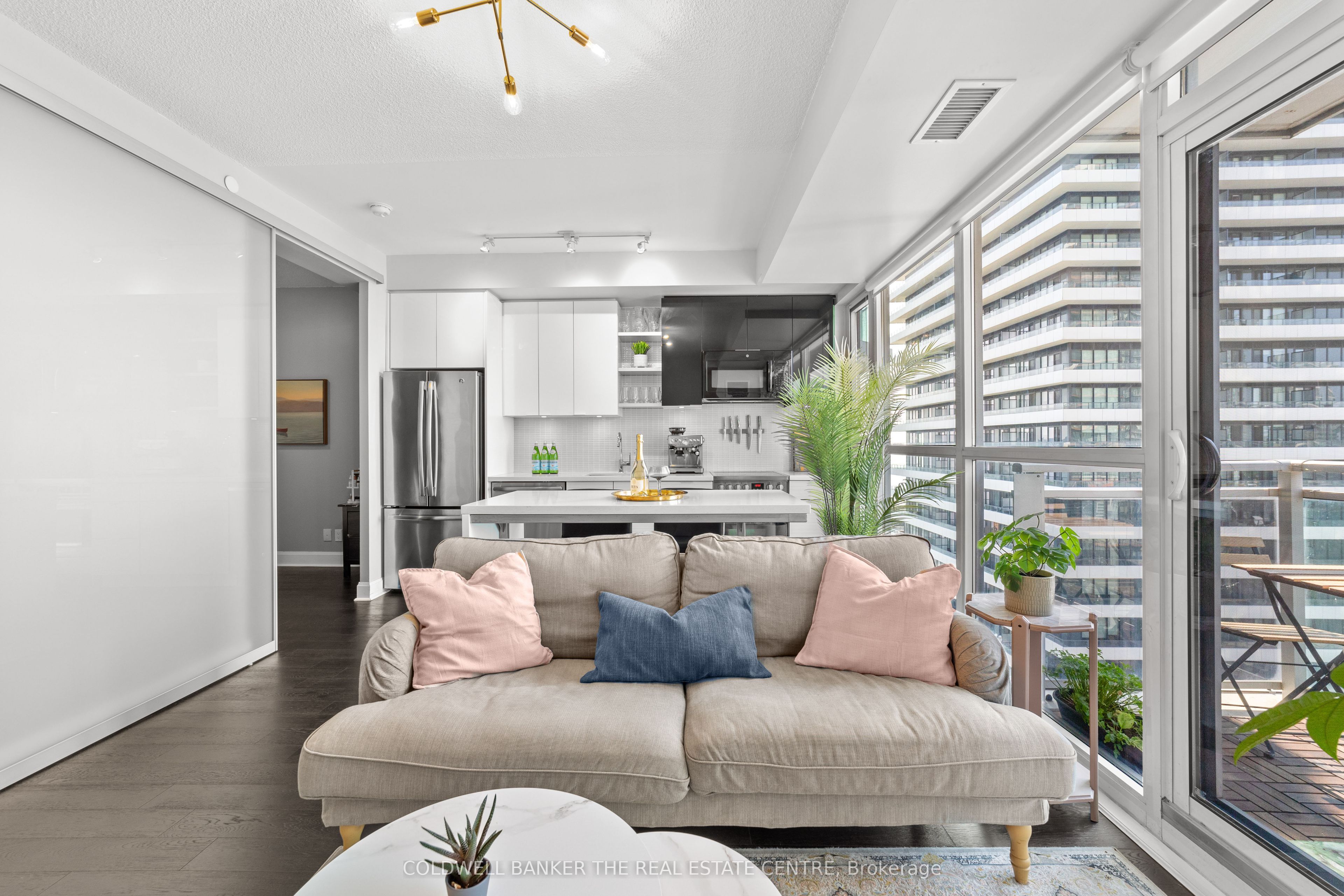 #1611 - 33 Shore Breeze Drive Property Photo 8