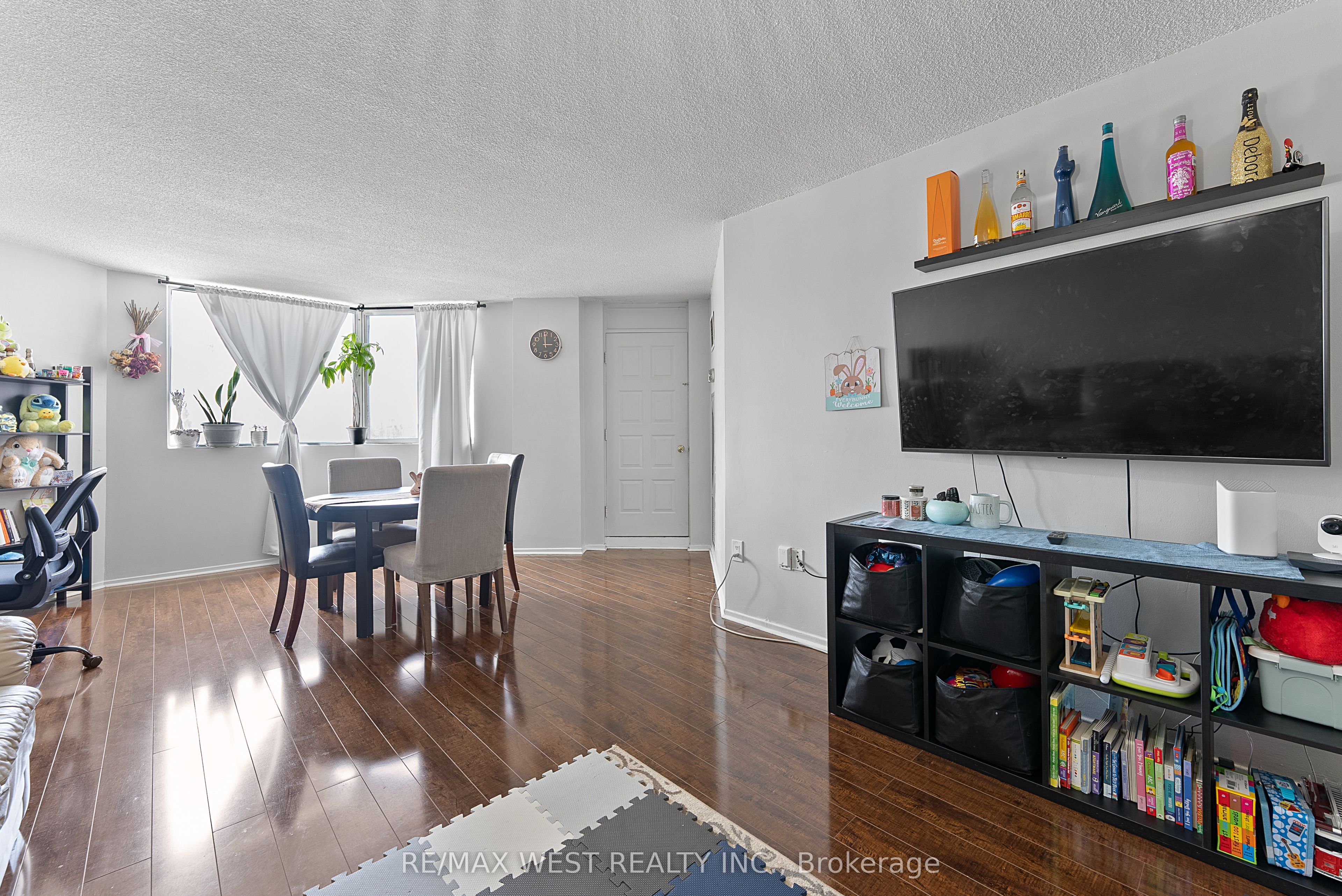 #207 - 238 Albion Road Property Photo 6