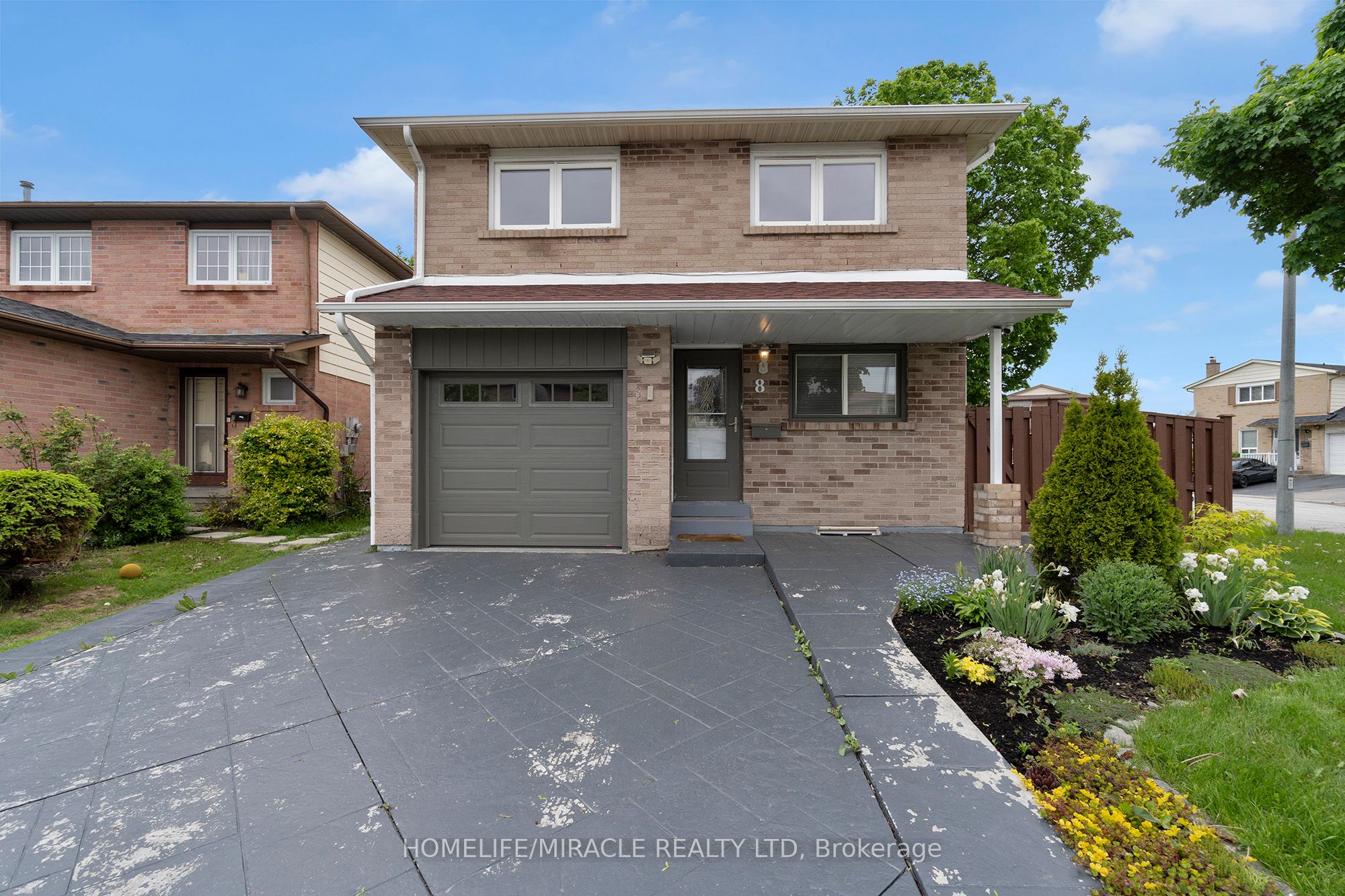 8 Franca Crescent Property Photo 5