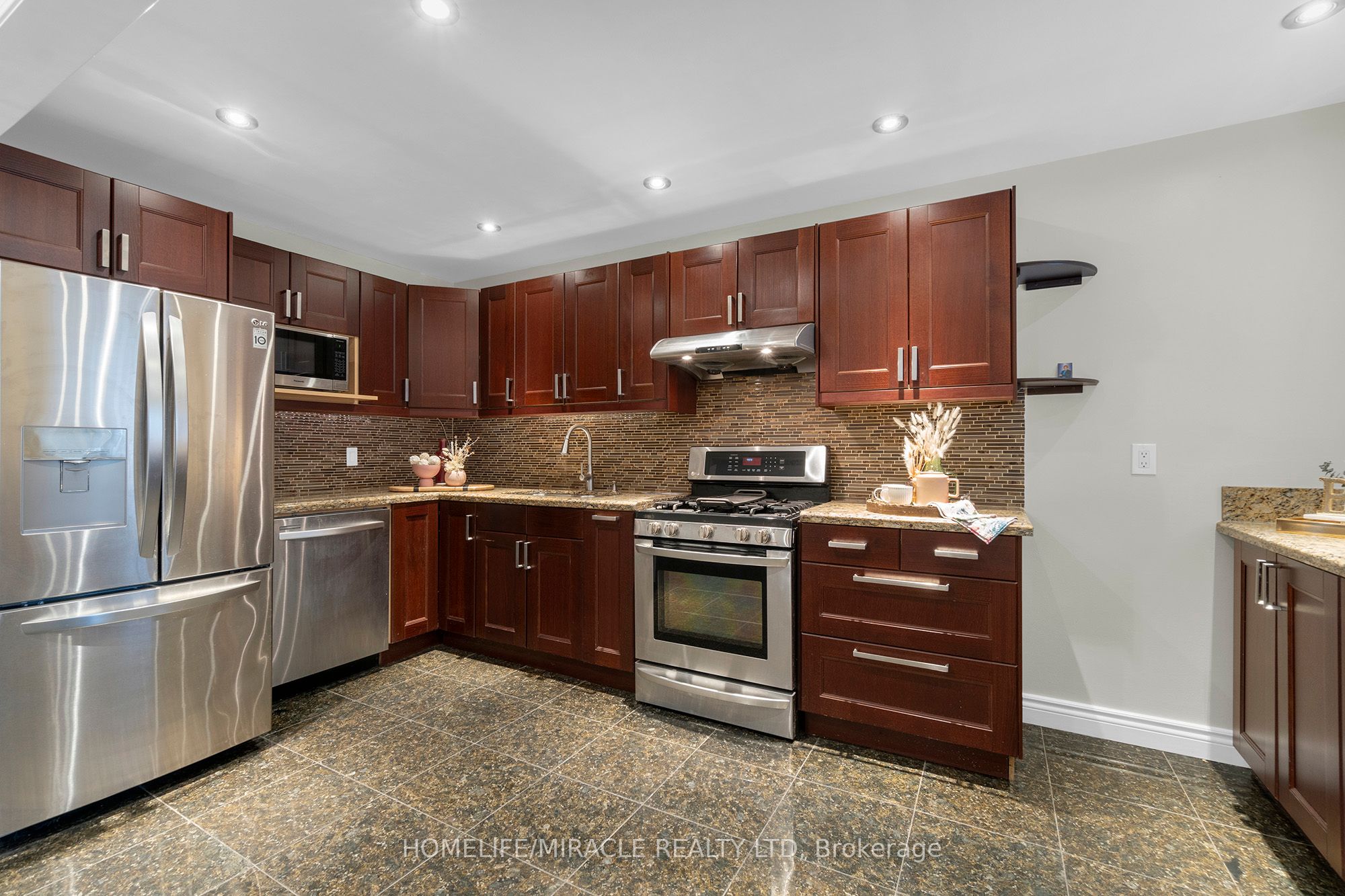 8 Franca Crescent Property Photo 10