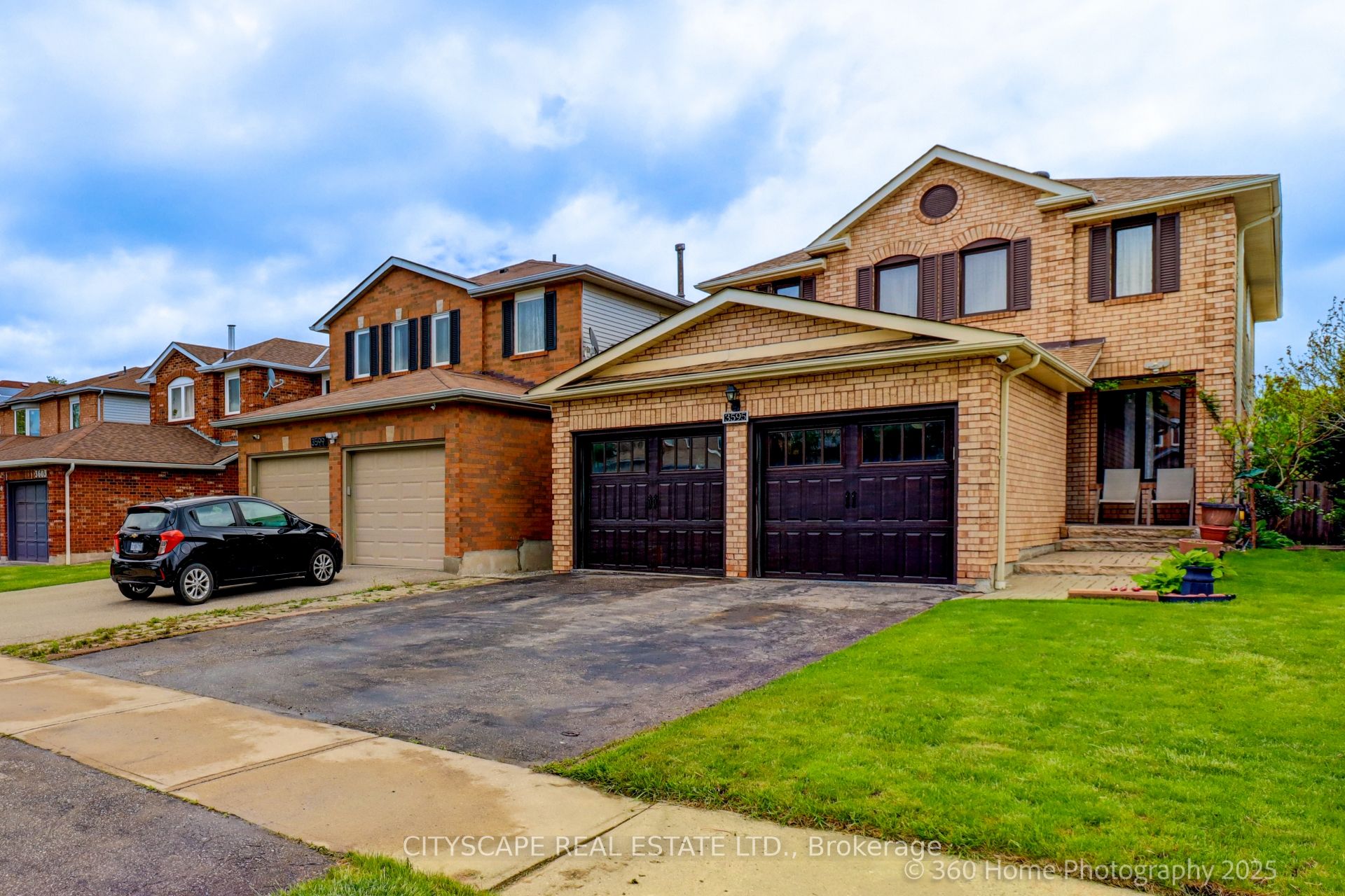 3595 Cherrington Crescent Property Photo