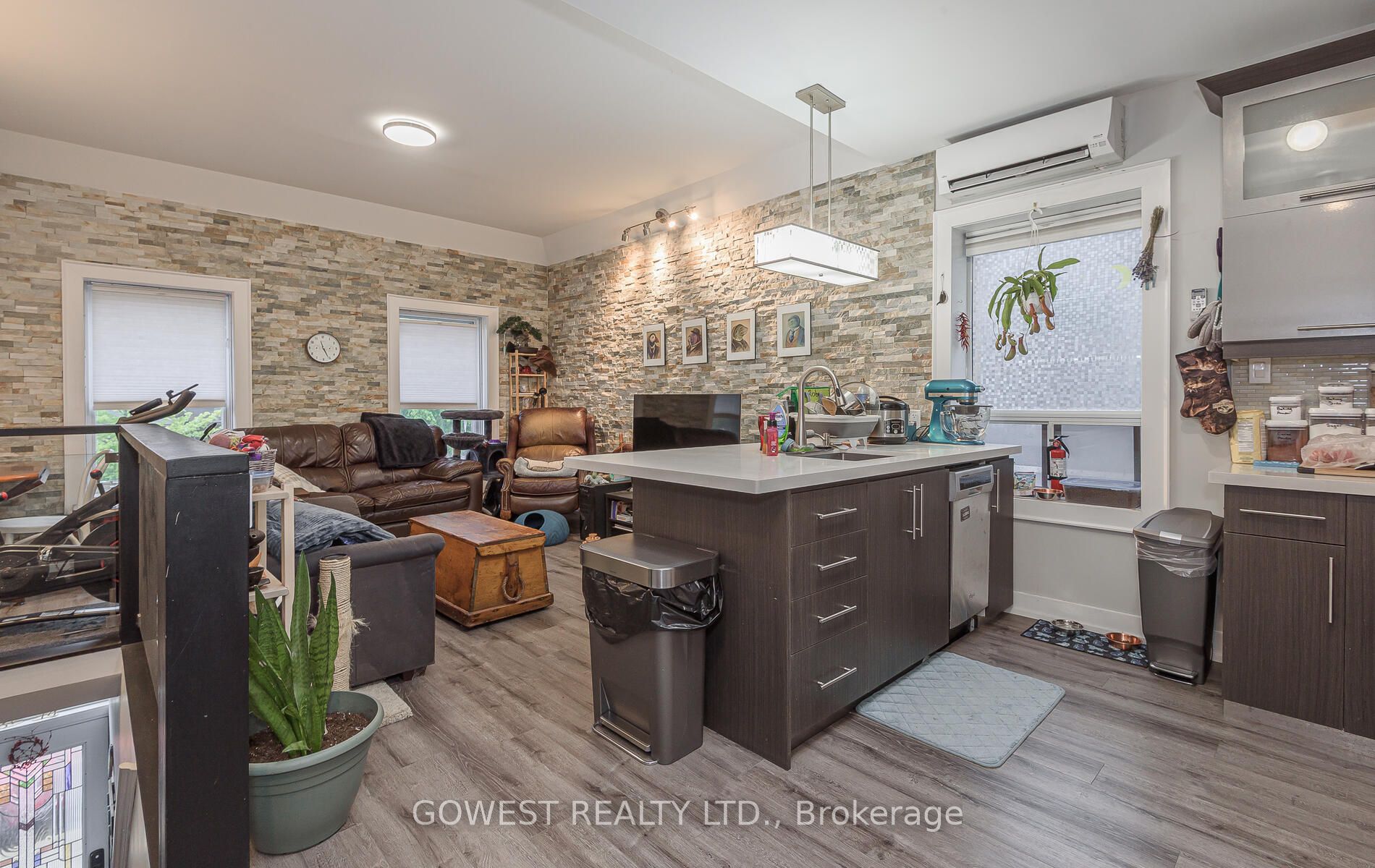 459 Roncesvalles Avenue Property Photo 6