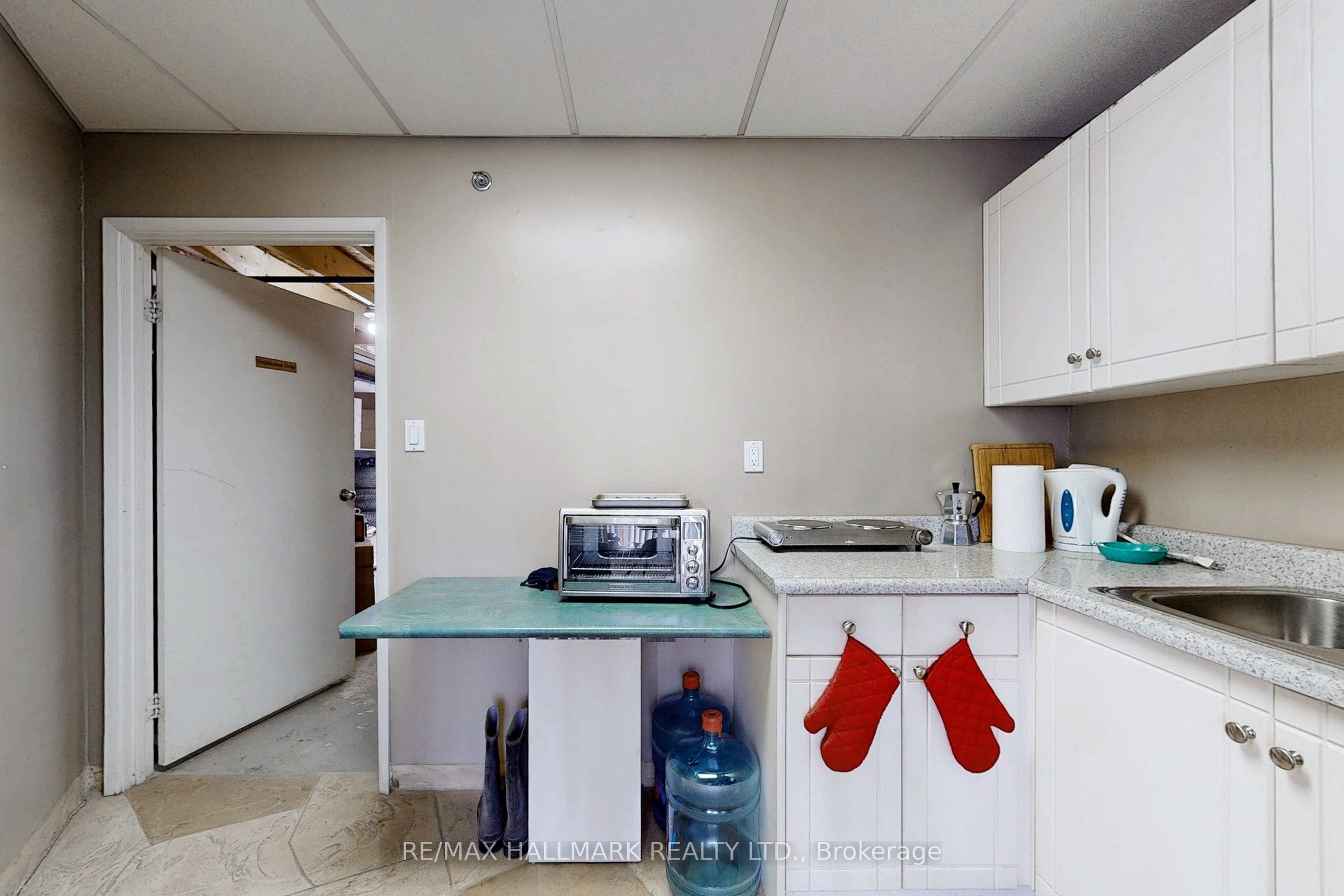 #30 Property Photo 18