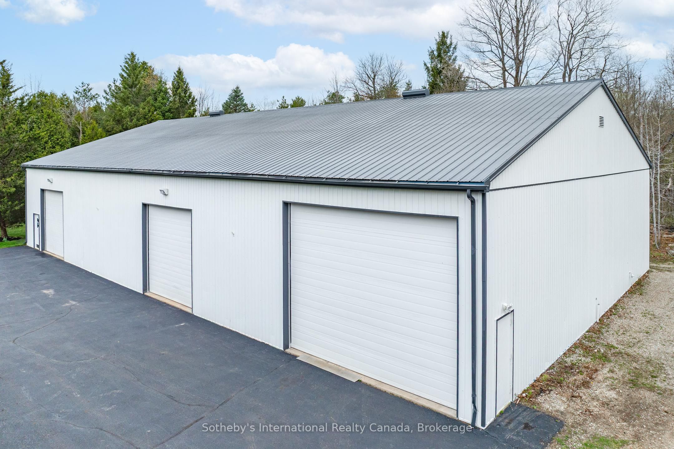 14301 Sixth Line Property Photo 38