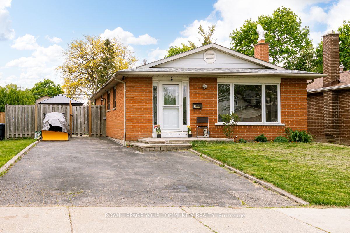 16 Midhurst Drive Property Photo 1