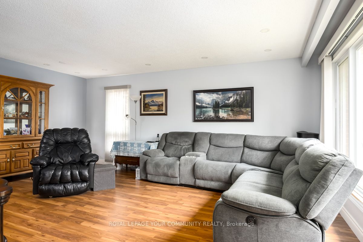 16 Midhurst Drive Property Photo 5