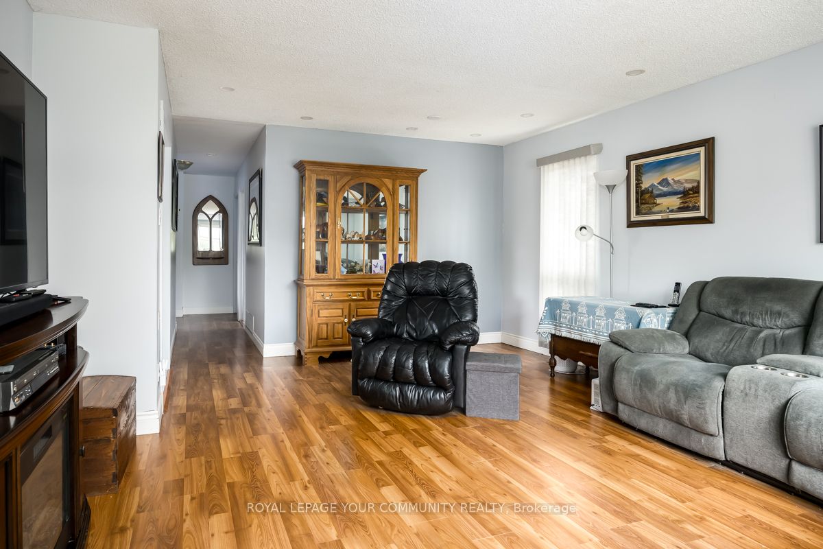 16 Midhurst Drive Property Photo 6