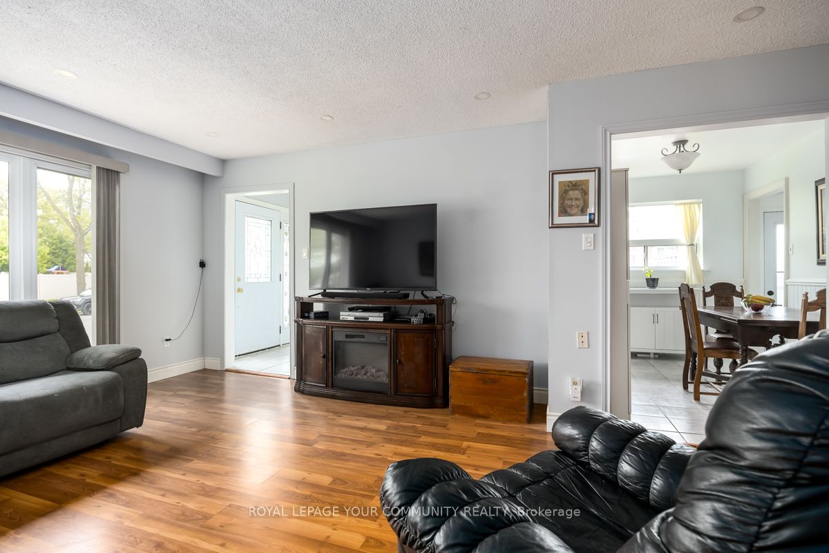 16 Midhurst Drive Property Photo 8