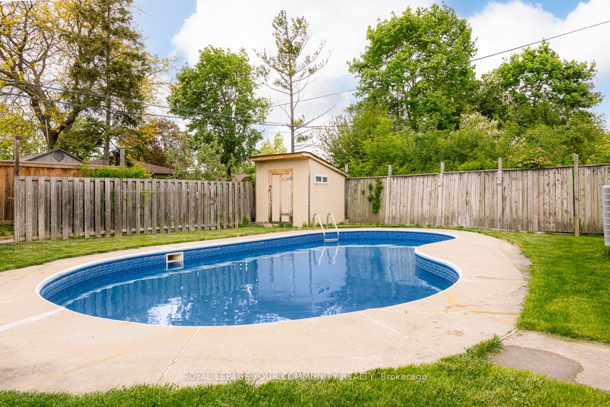 16 Midhurst Drive Property Photo 30