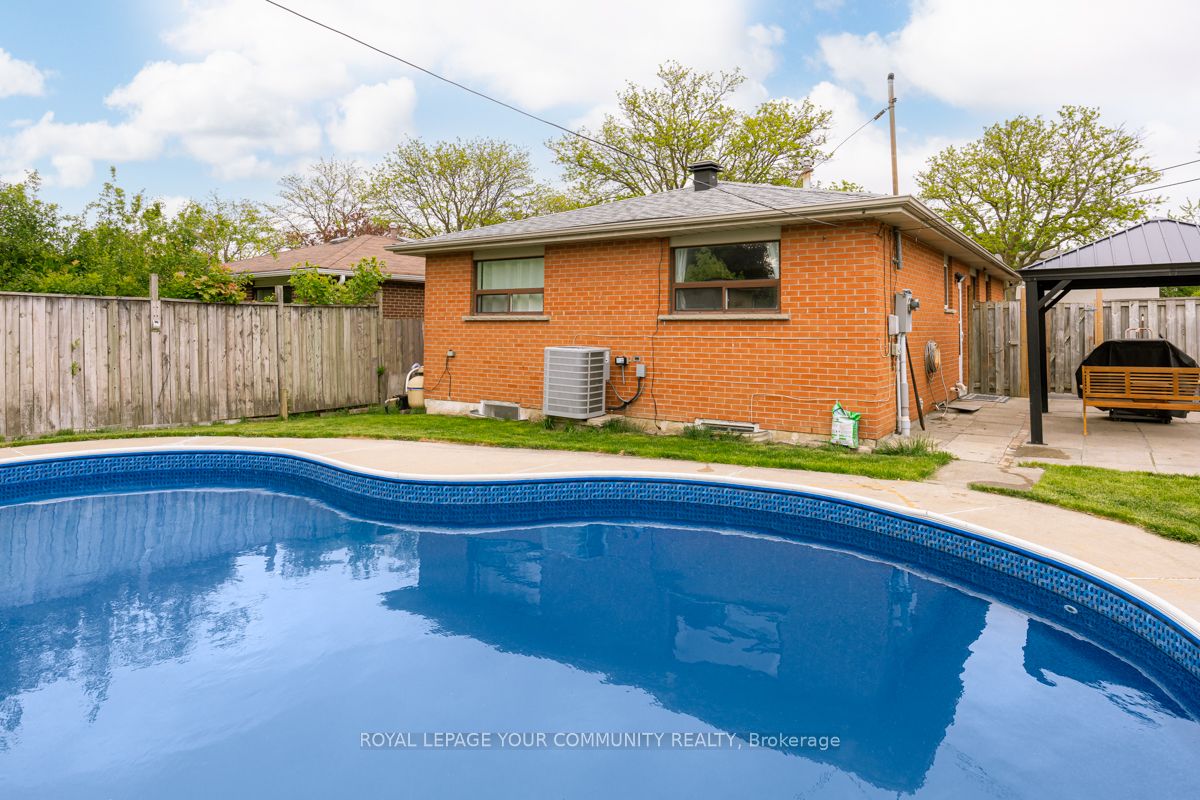 16 Midhurst Drive Property Photo 32