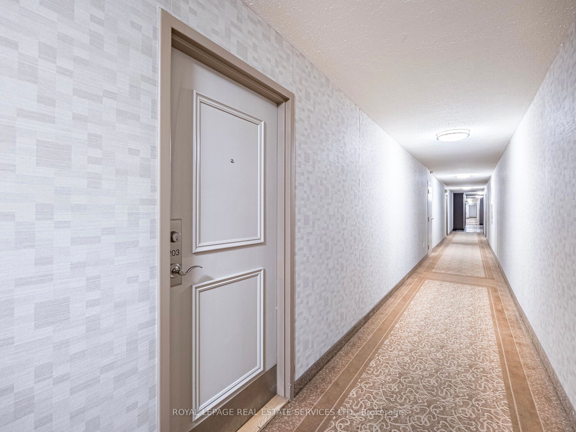 1300 Mississauga Valley Boulevard 203 Property Photo 4