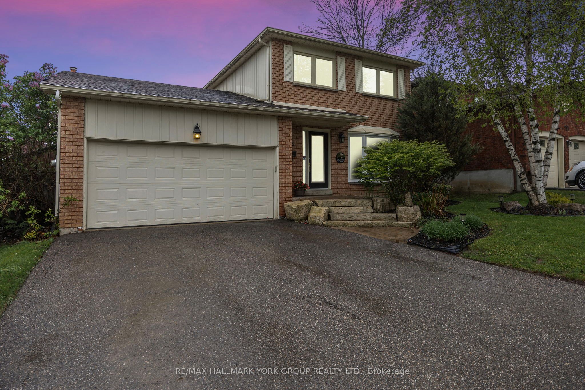 215 Beechfield Cres Property Photo 1