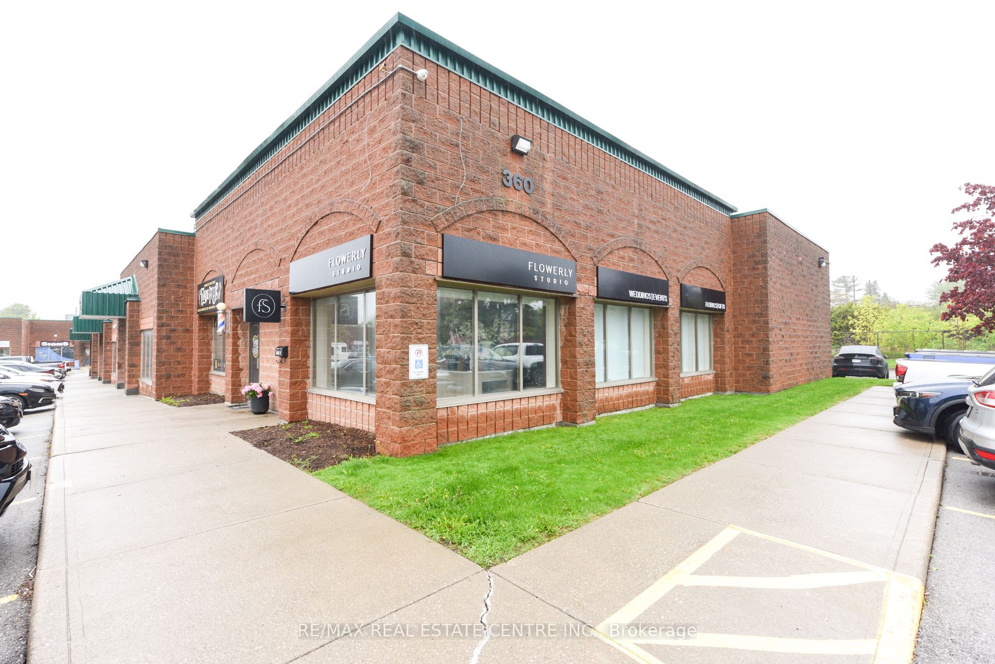 #2 - 360 Revus Avenue Property Photo 1