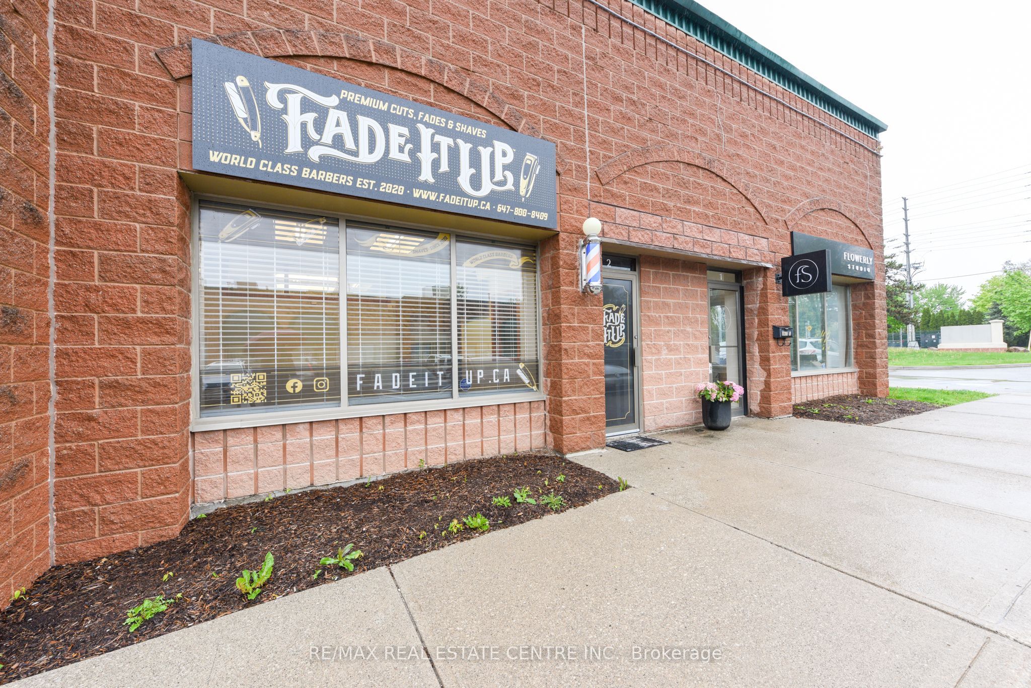 #2 - 360 Revus Avenue Property Photo 4