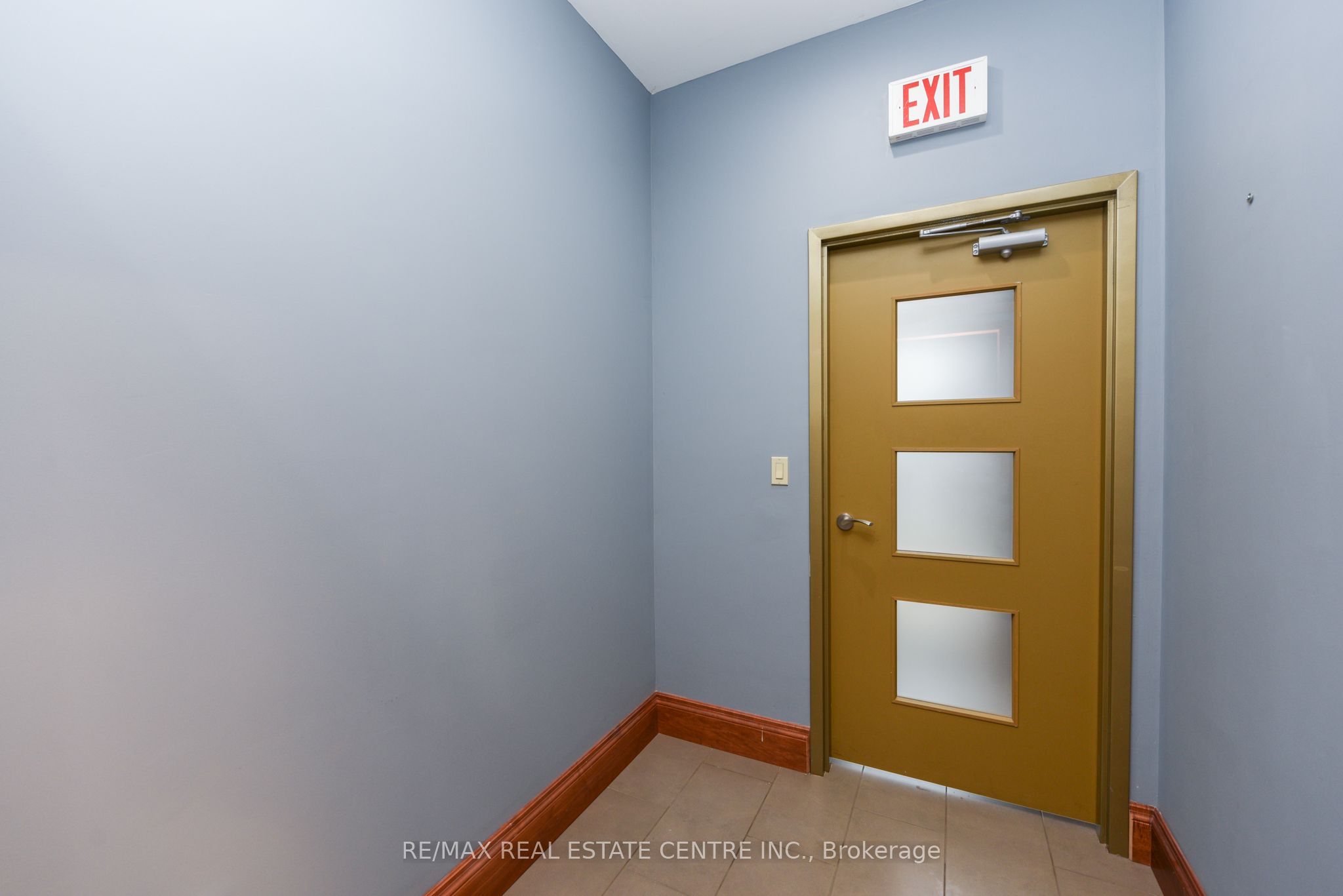 #2 - 360 Revus Avenue Property Photo 6