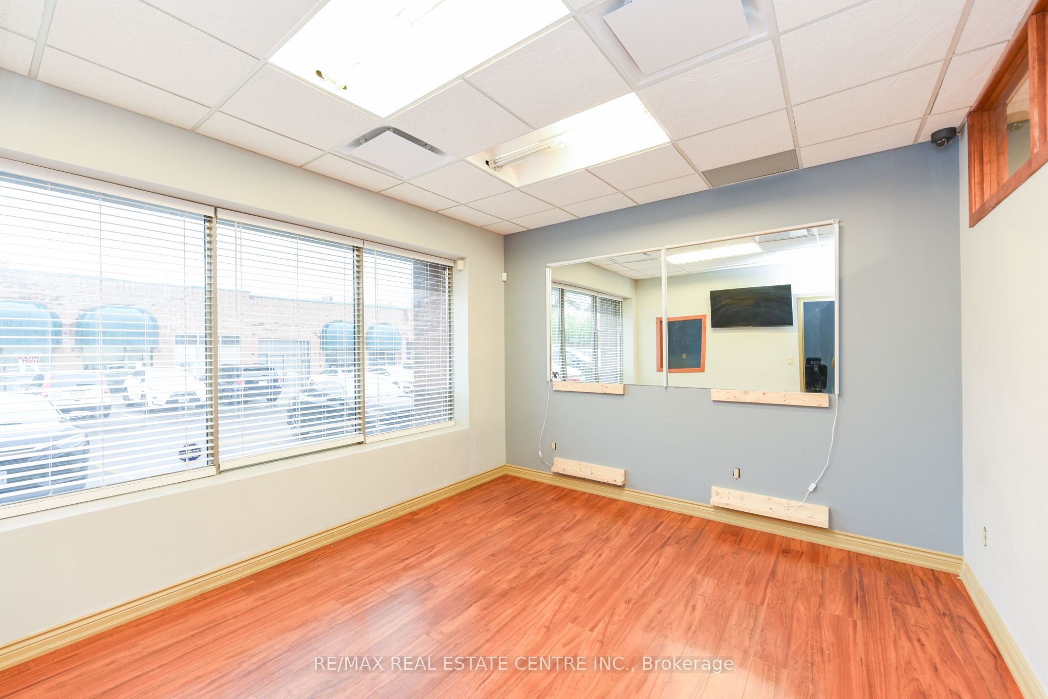 #2 - 360 Revus Avenue Property Photo 7