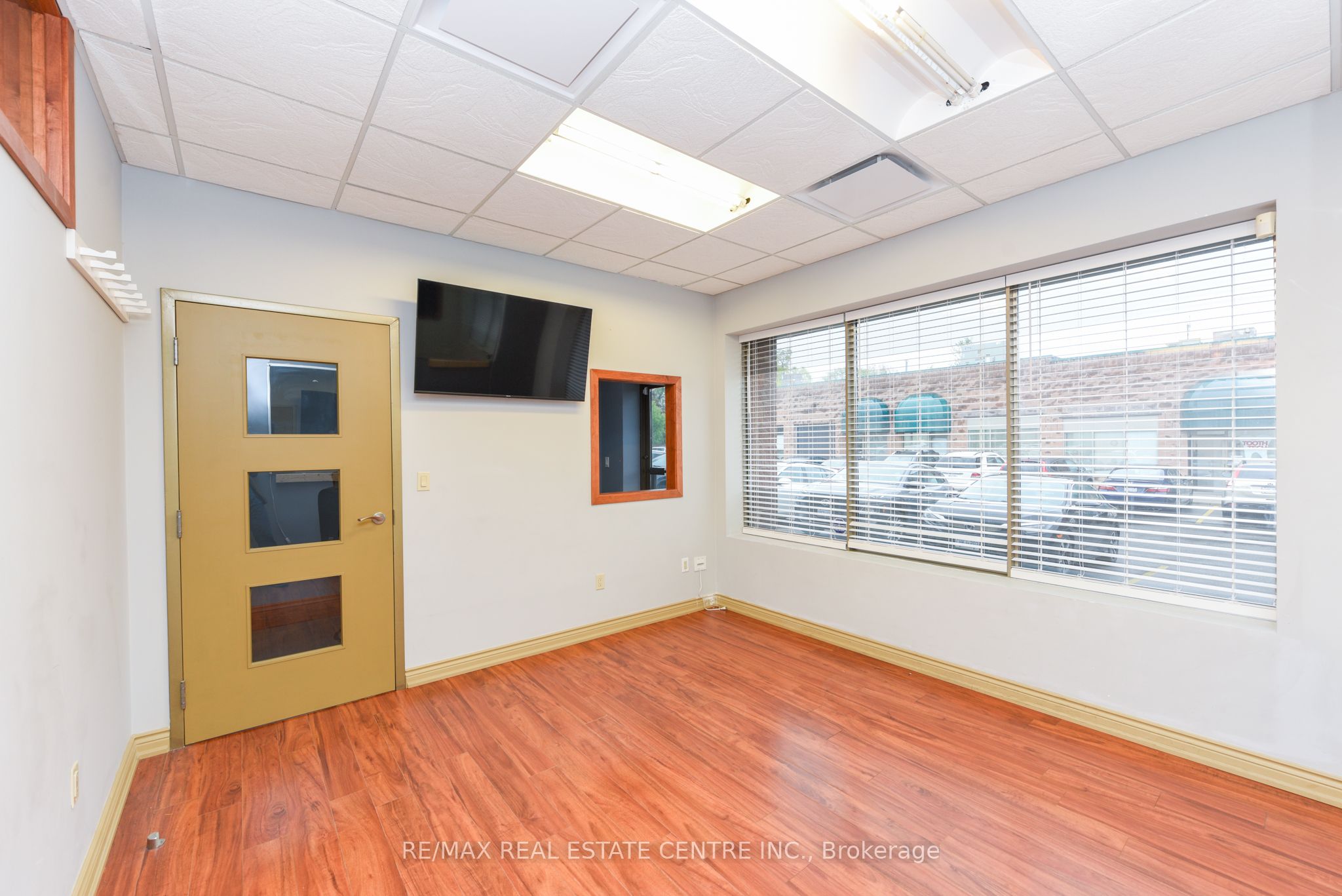 #2 - 360 Revus Avenue Property Photo 8