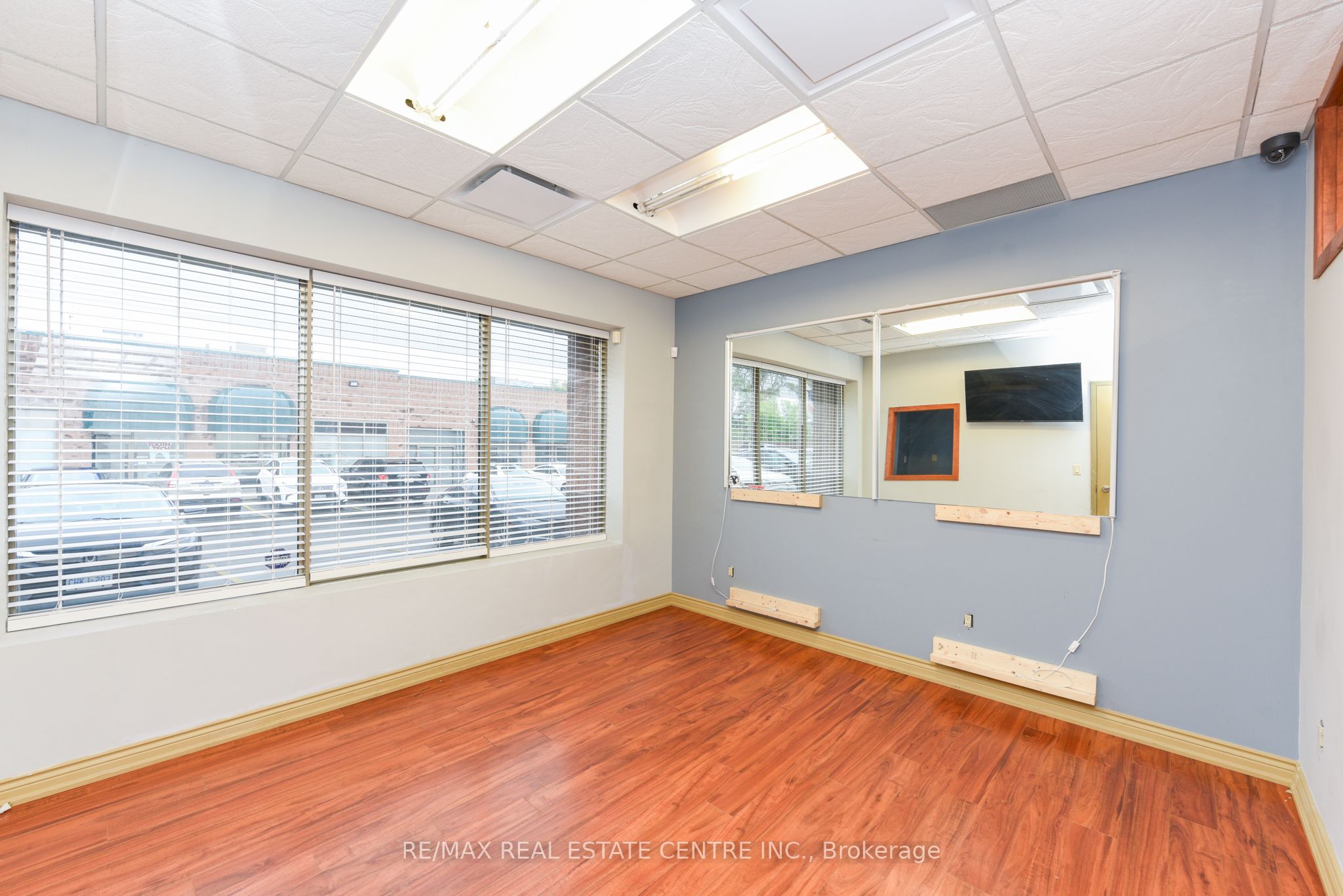 #2 - 360 Revus Avenue Property Photo 9