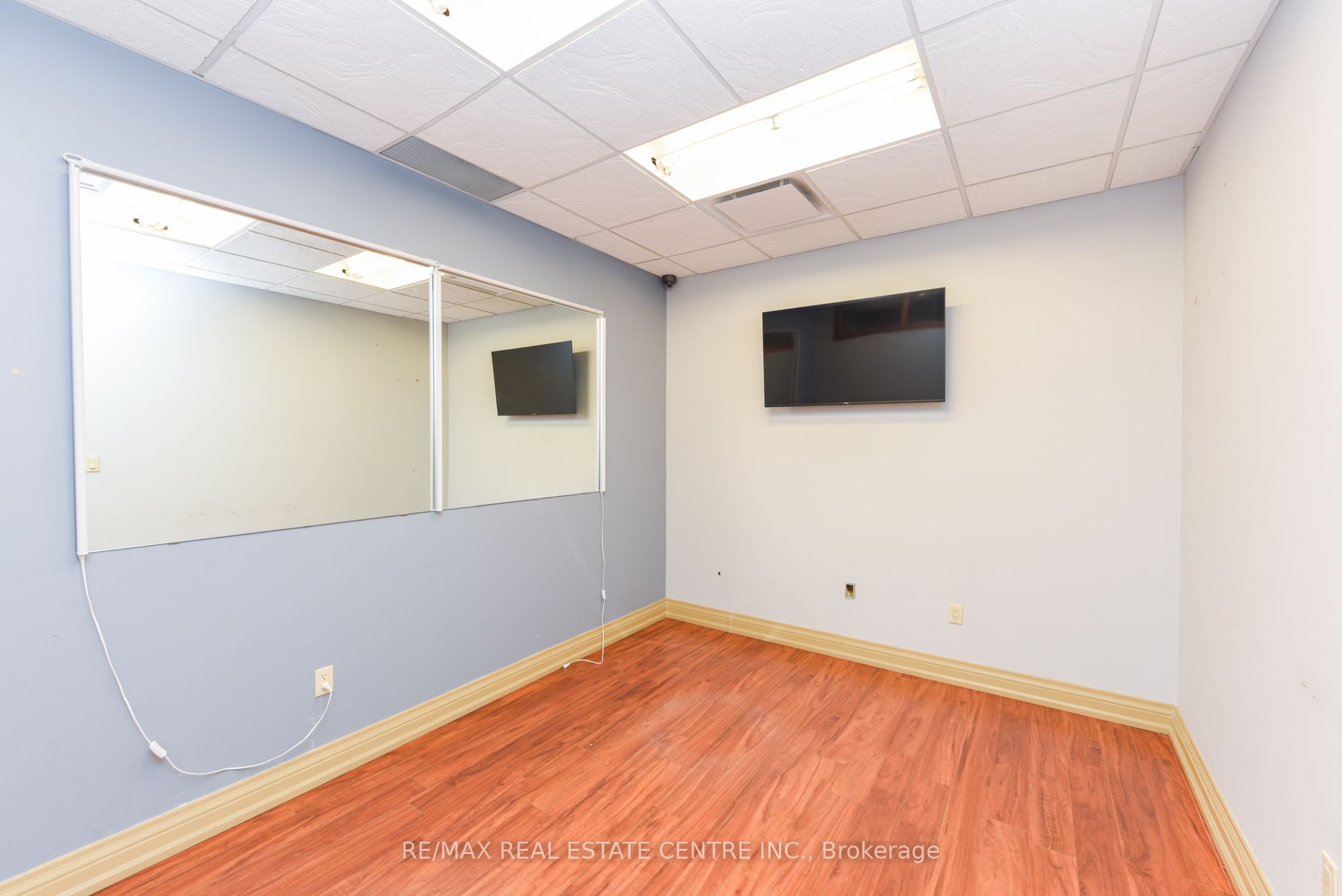 #2 - 360 Revus Avenue Property Photo 10