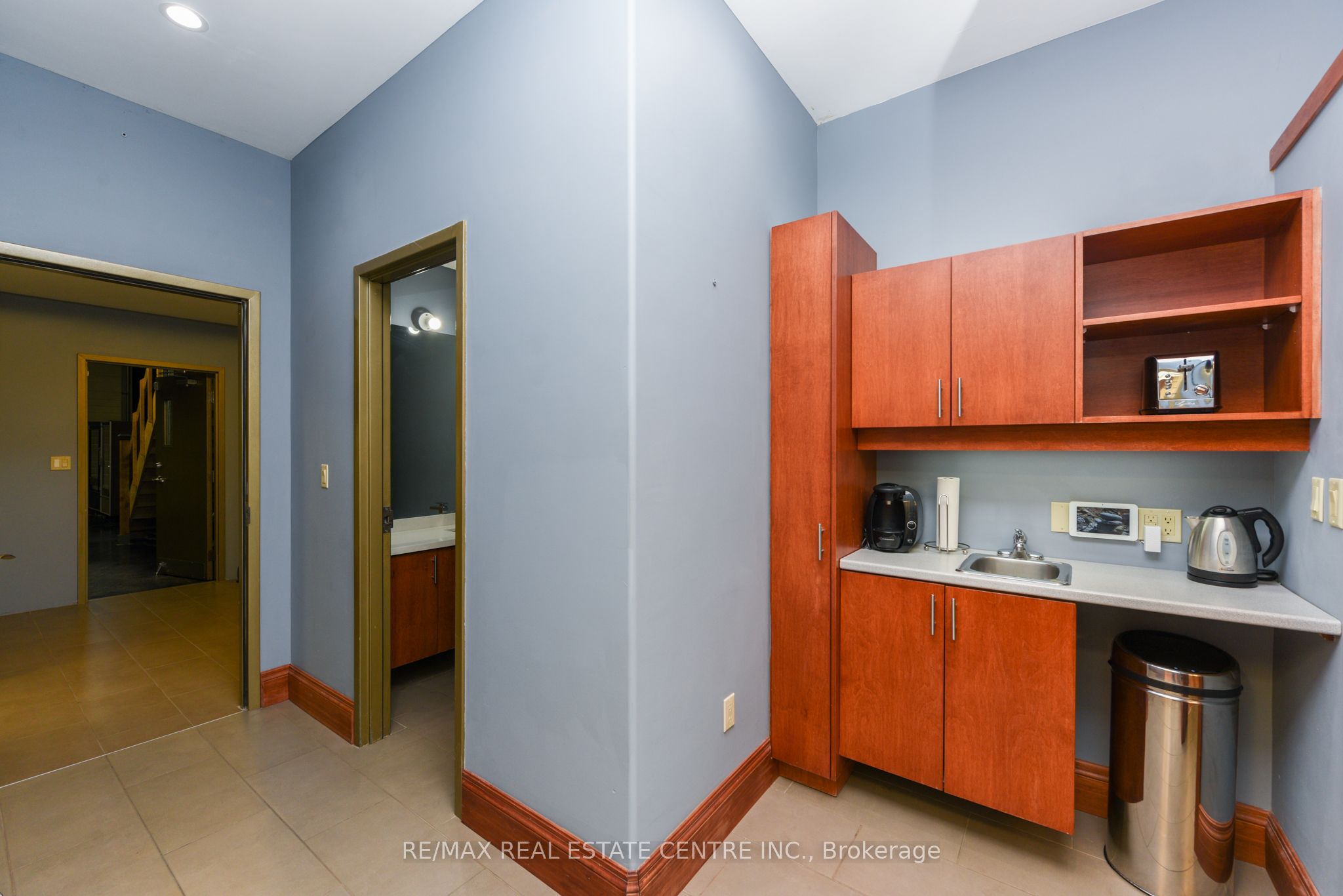 #2 - 360 Revus Avenue Property Photo 12