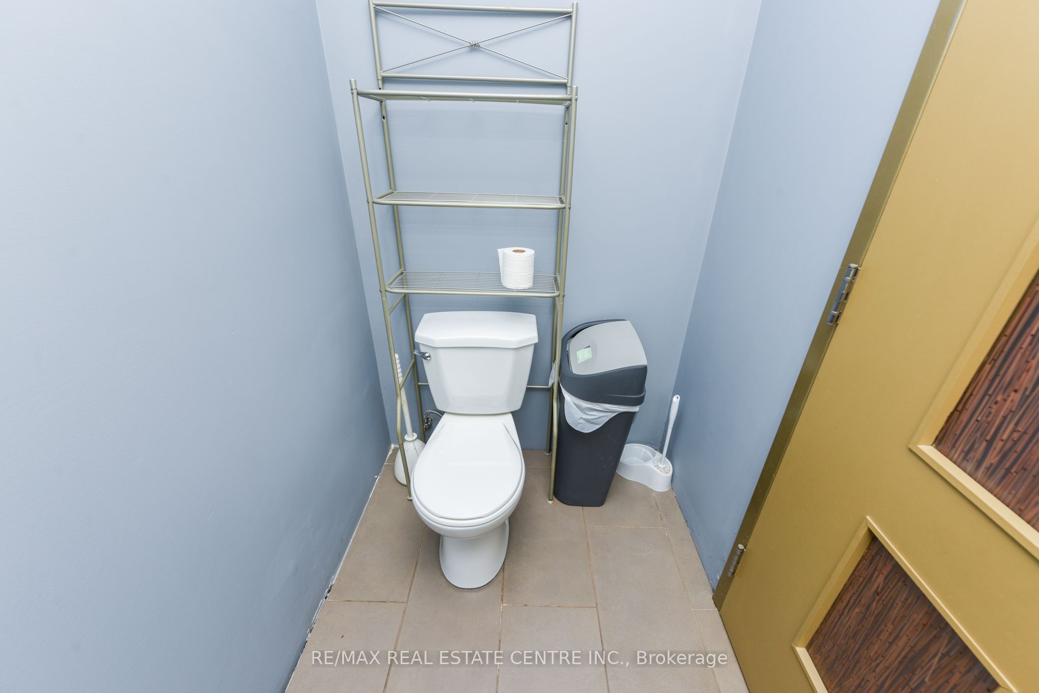 #2 - 360 Revus Avenue Property Photo 14