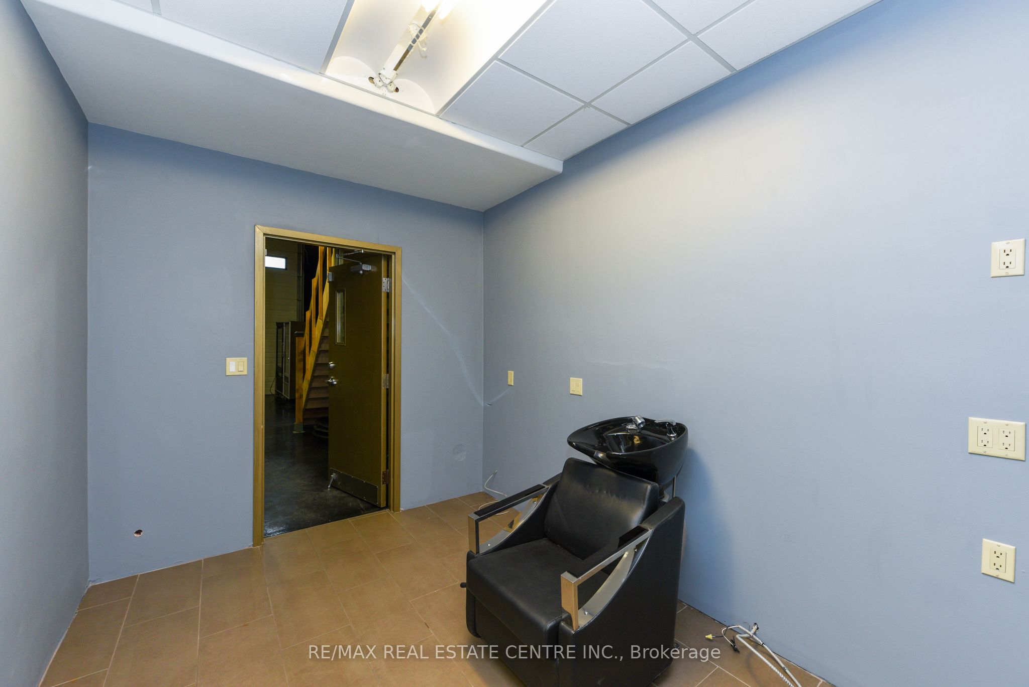 #2 - 360 Revus Avenue Property Photo 15