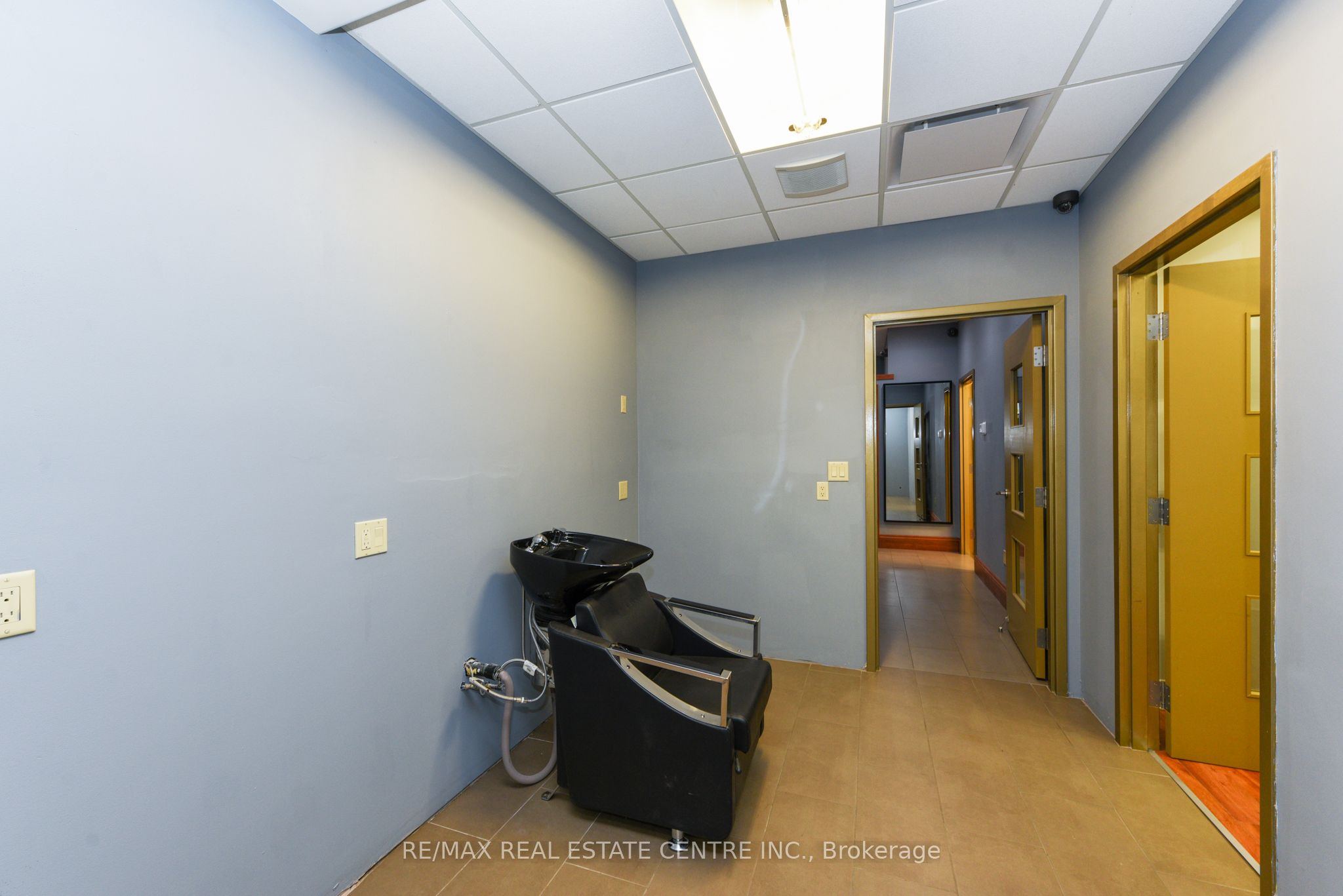 #2 - 360 Revus Avenue Property Photo 16