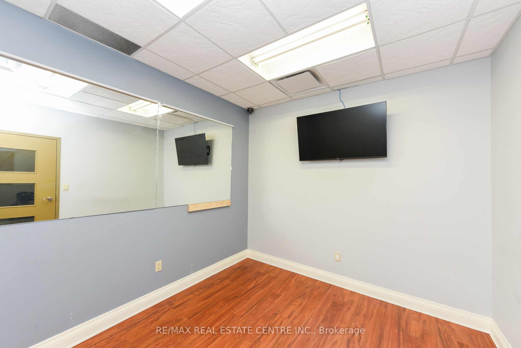 #2 - 360 Revus Avenue Property Photo 17