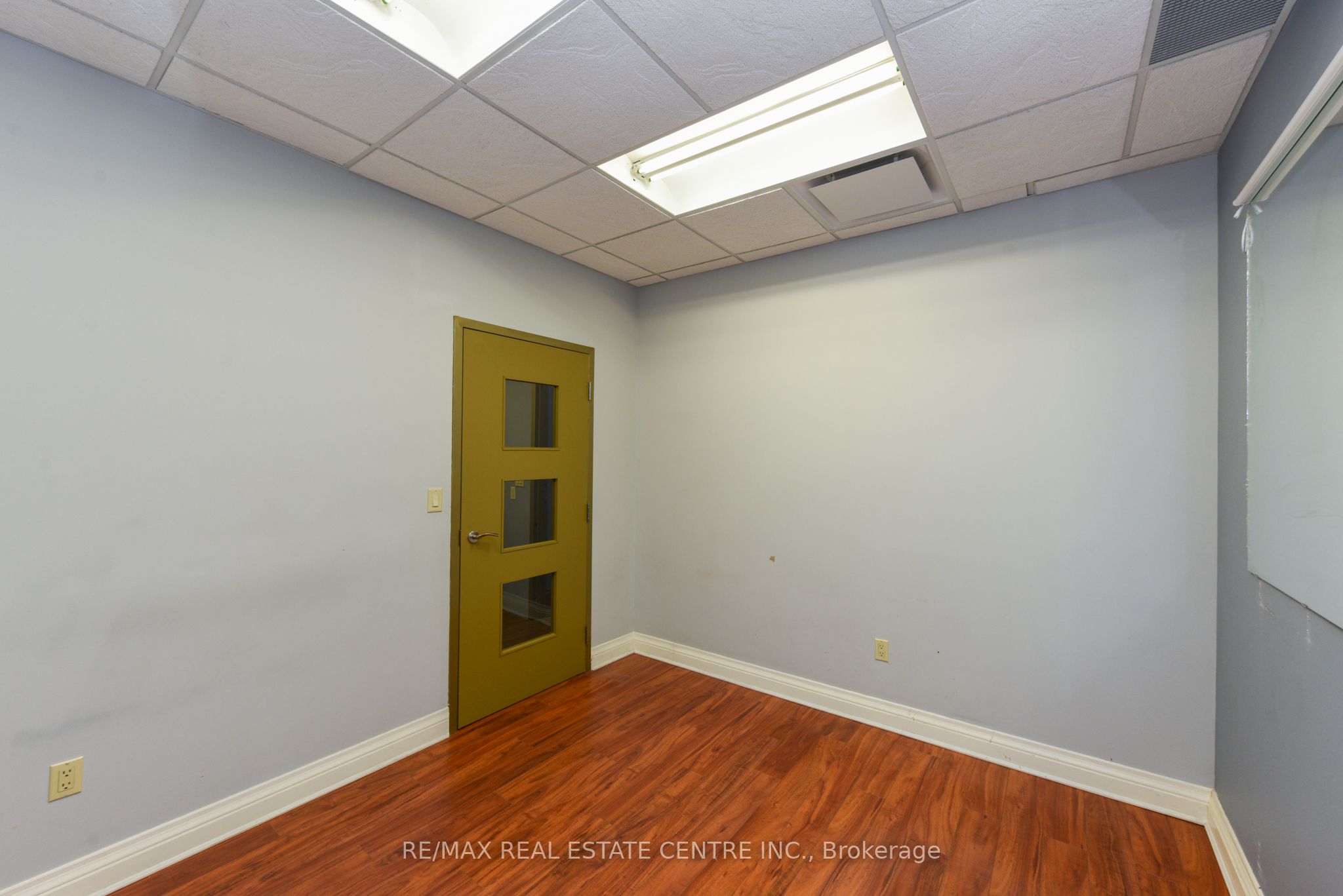 #2 - 360 Revus Avenue Property Photo 18