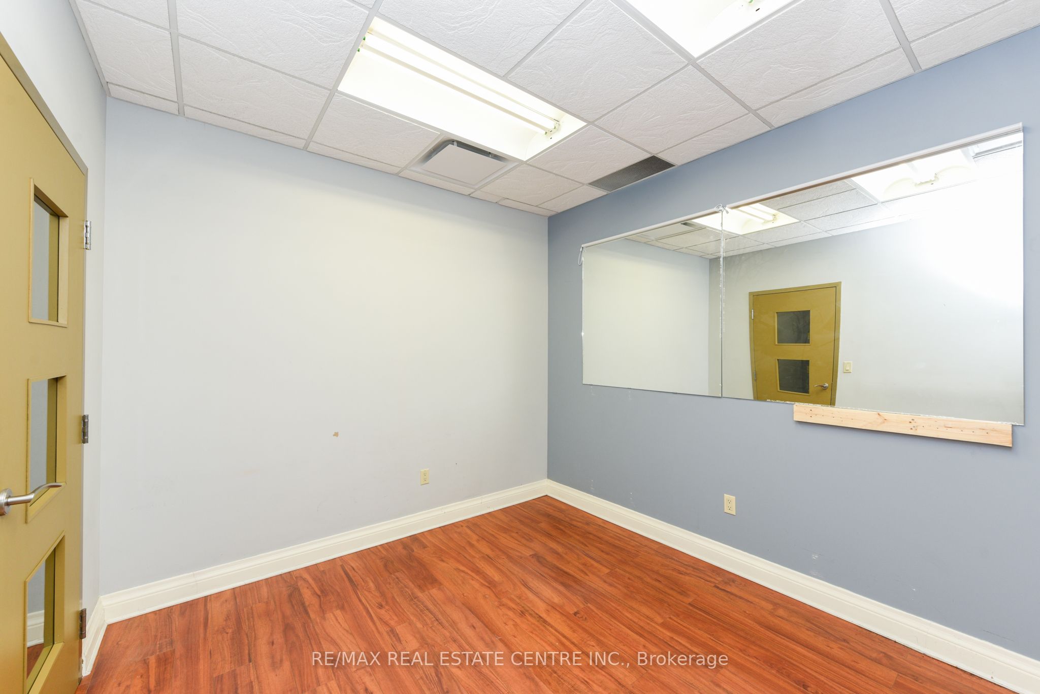 #2 - 360 Revus Avenue Property Photo 19