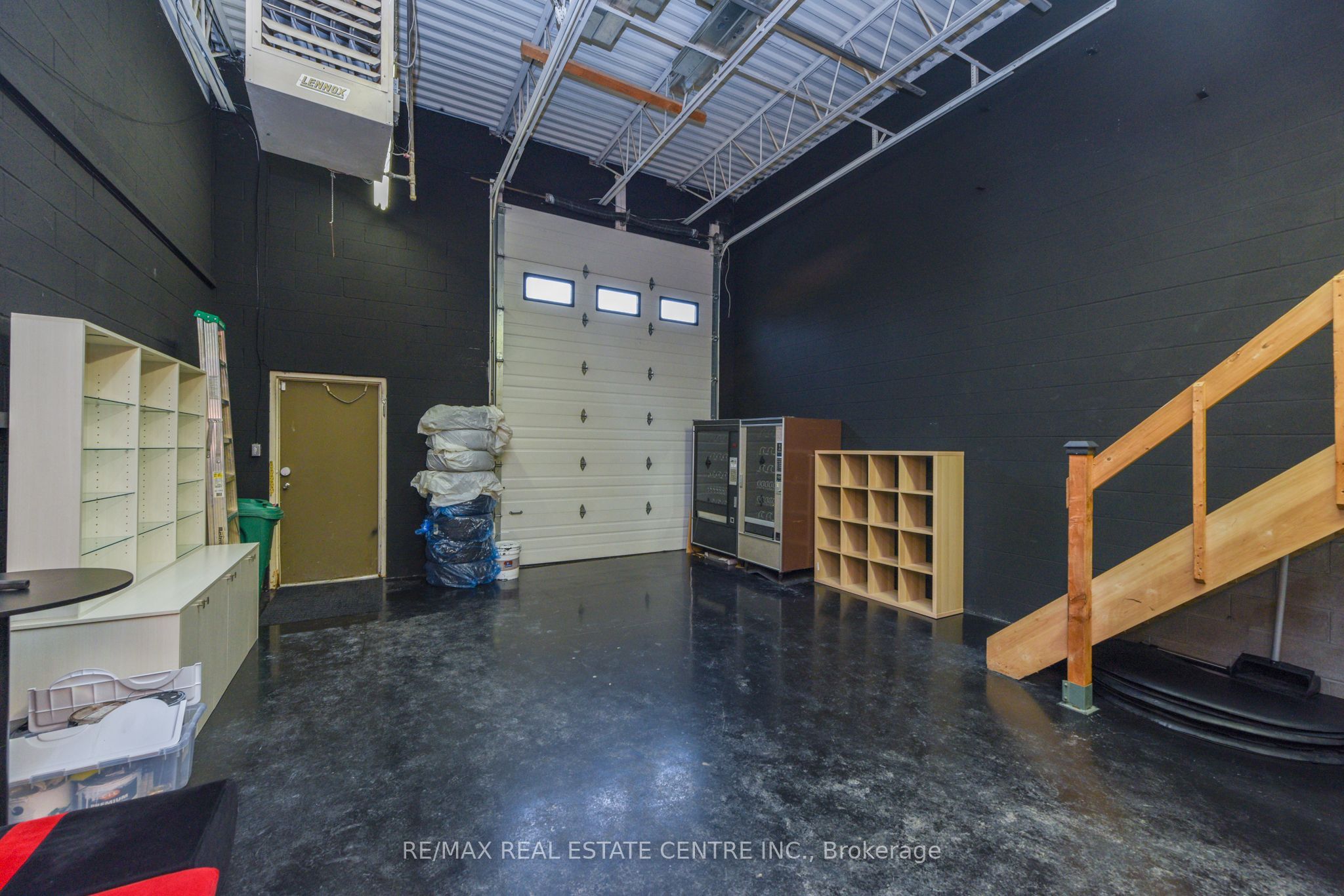 #2 - 360 Revus Avenue Property Photo 21