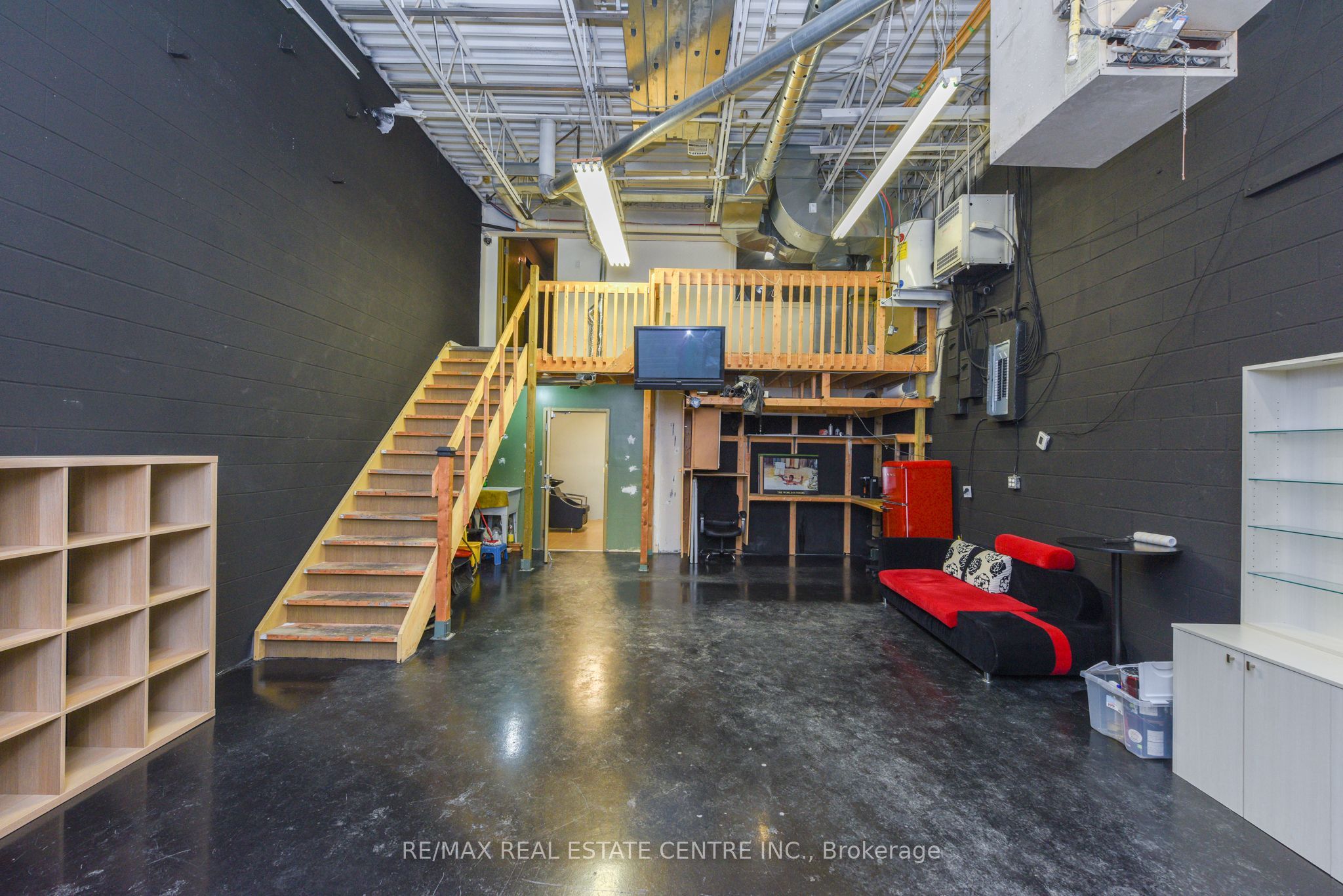 #2 - 360 Revus Avenue Property Photo 22