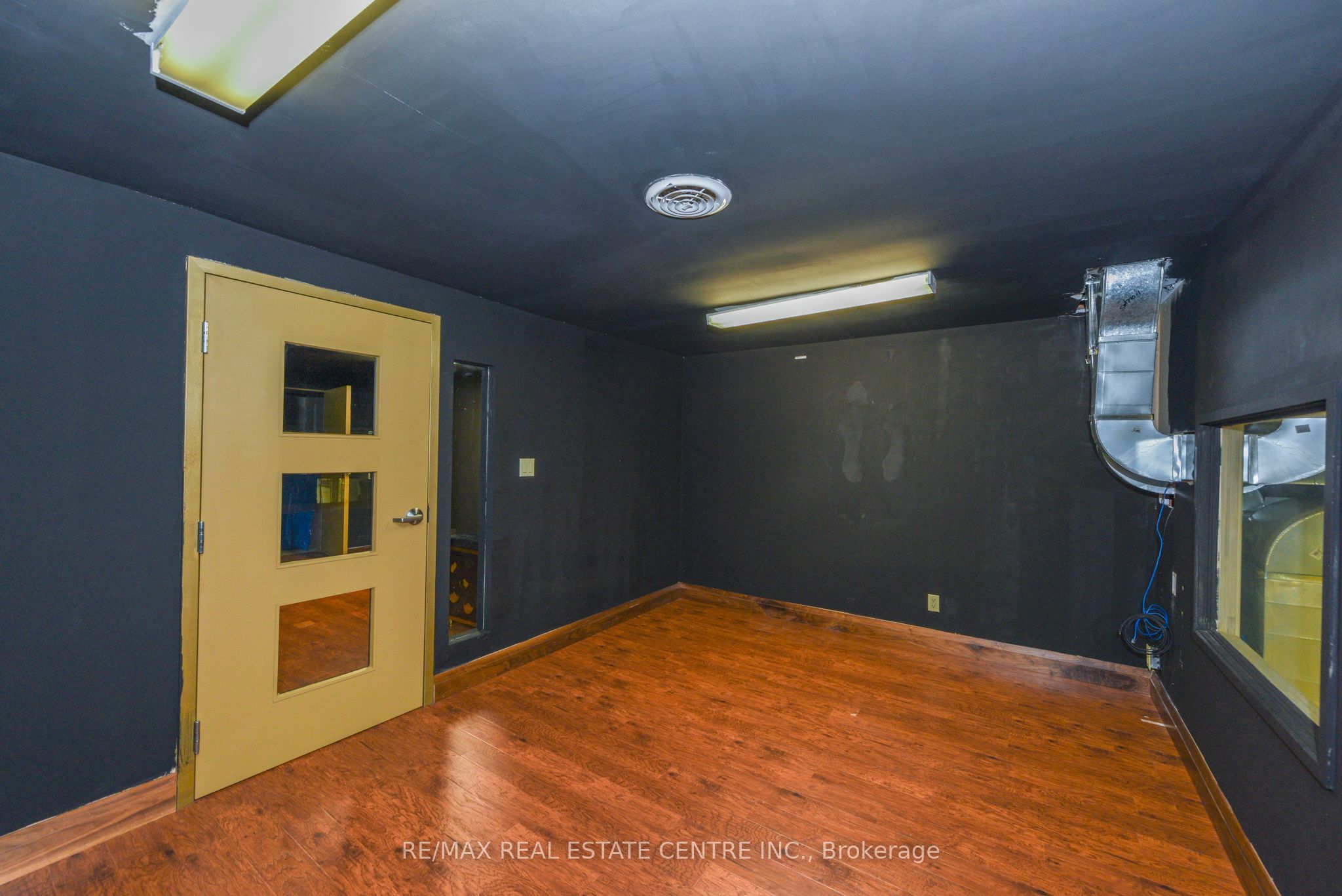 #2 - 360 Revus Avenue Property Photo 27