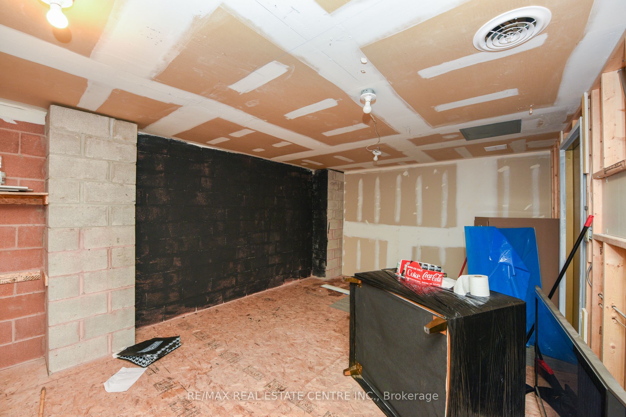#2 - 360 Revus Avenue Property Photo 28
