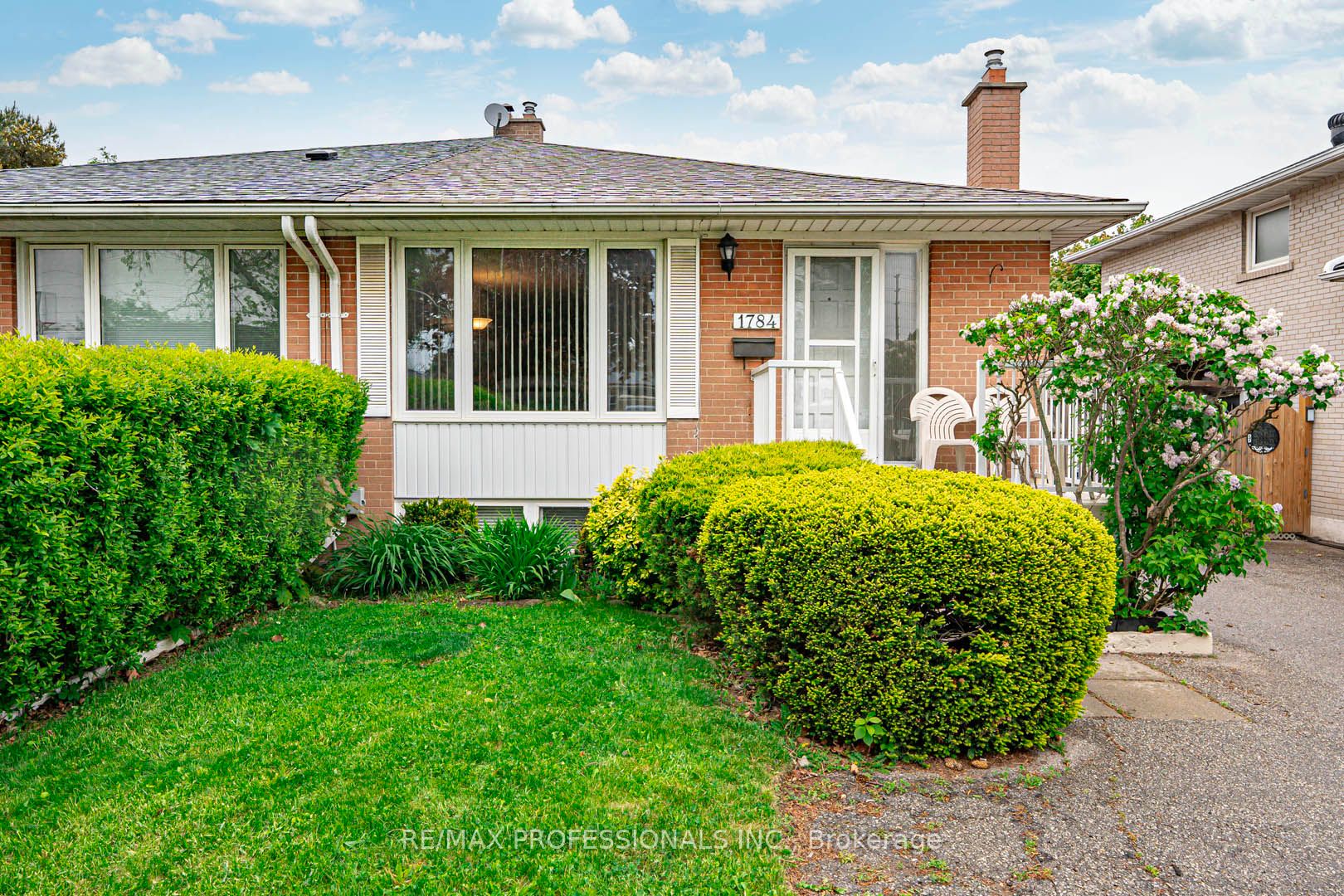 1784 Sandgate Cres Property Photo 1