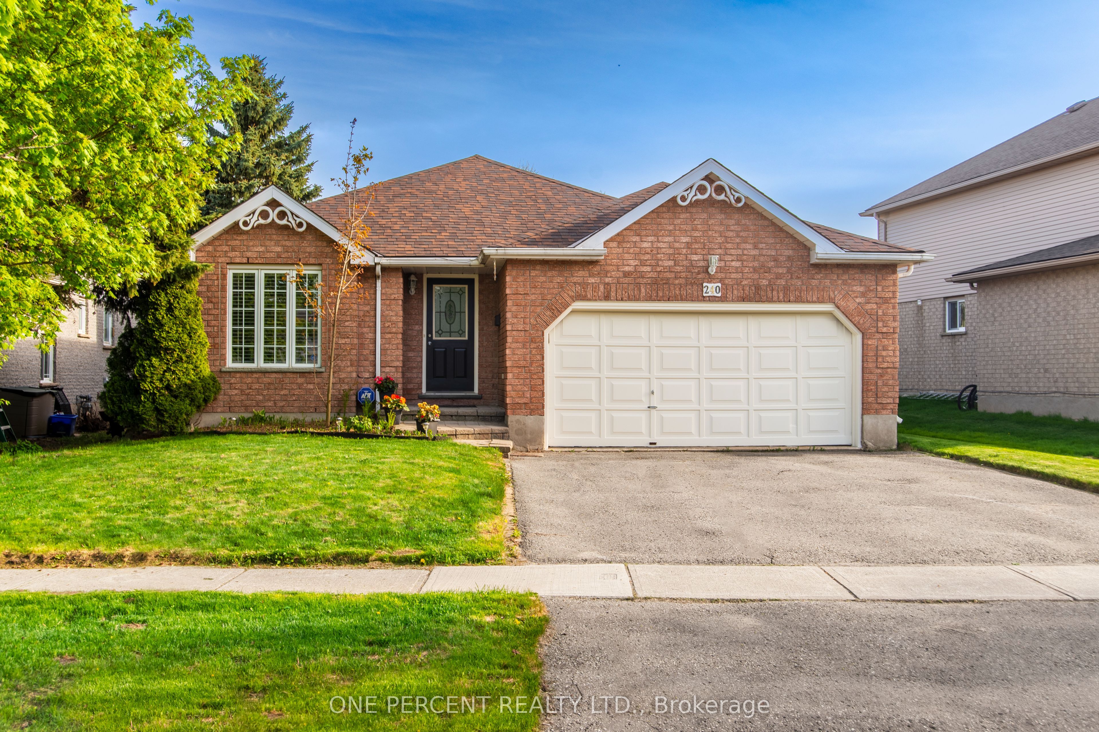 240 Walsh Crescent Property Photo 1