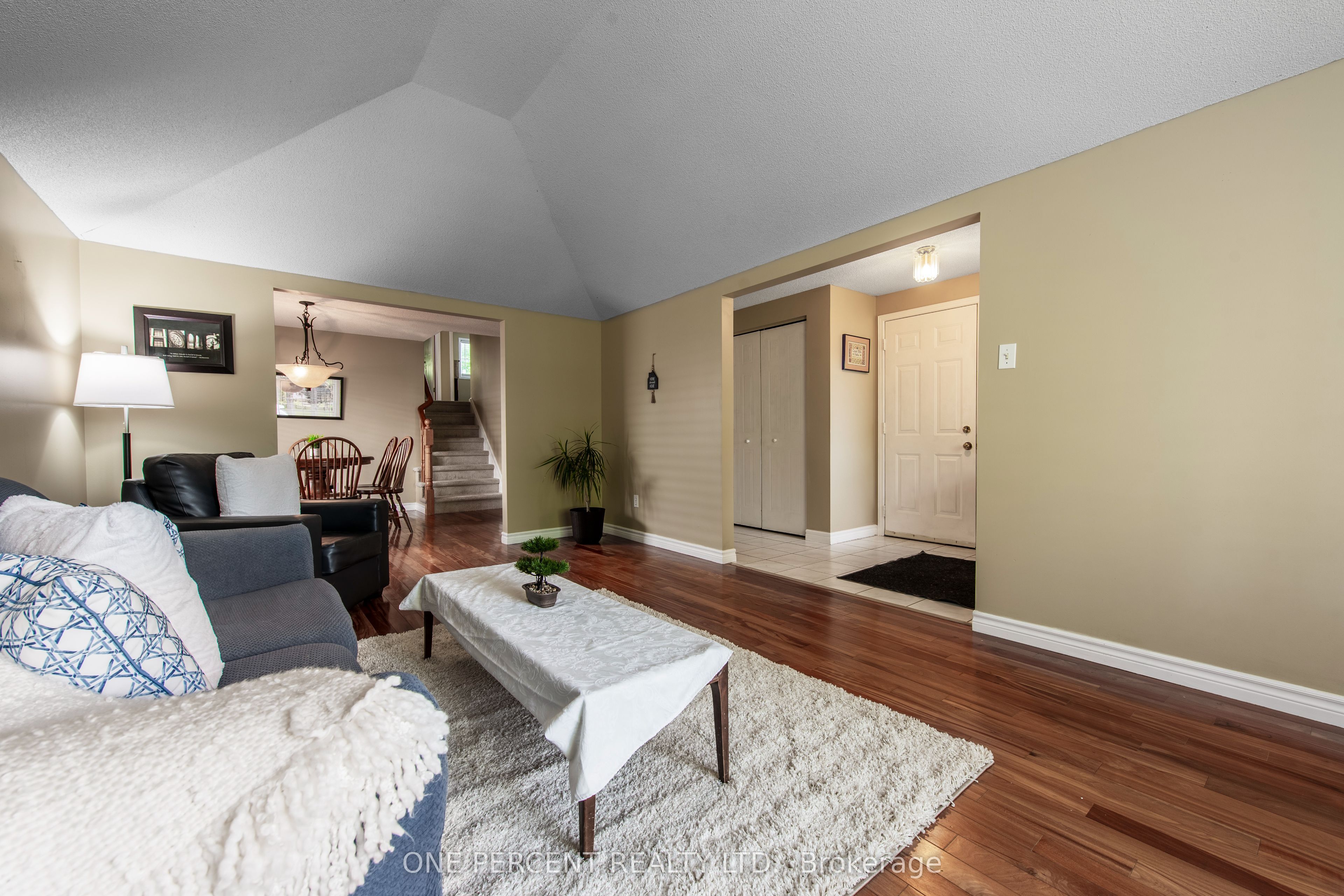 240 Walsh Crescent Property Photo 5