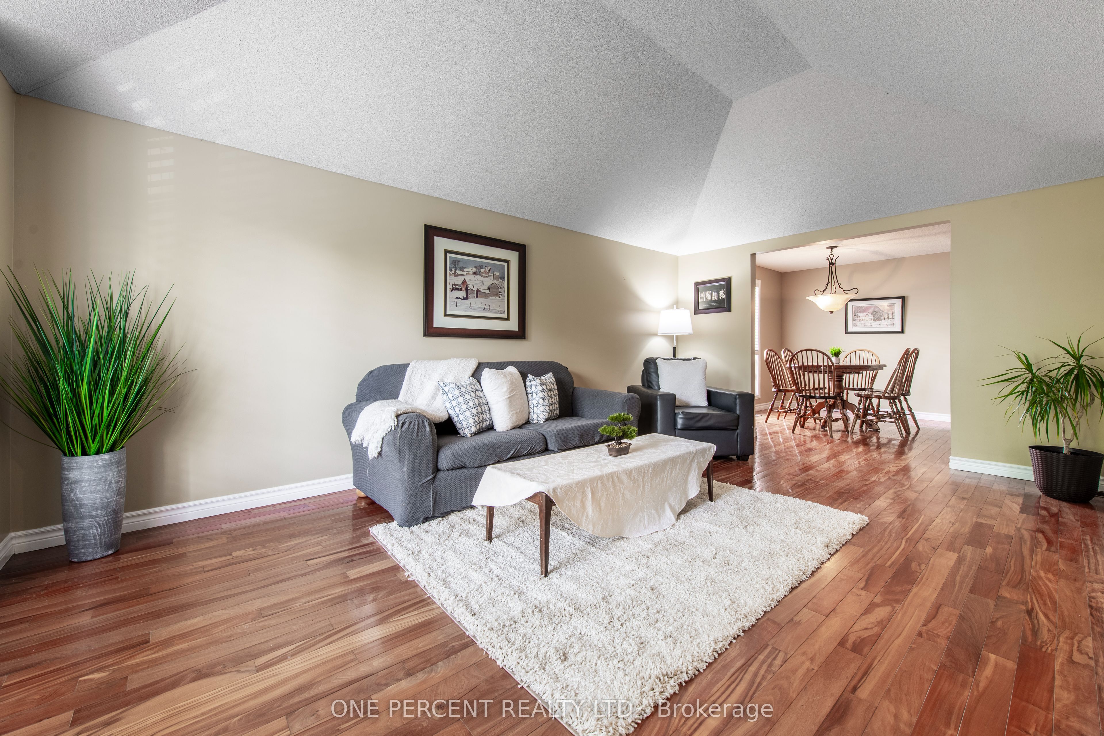 240 Walsh Crescent Property Photo 6