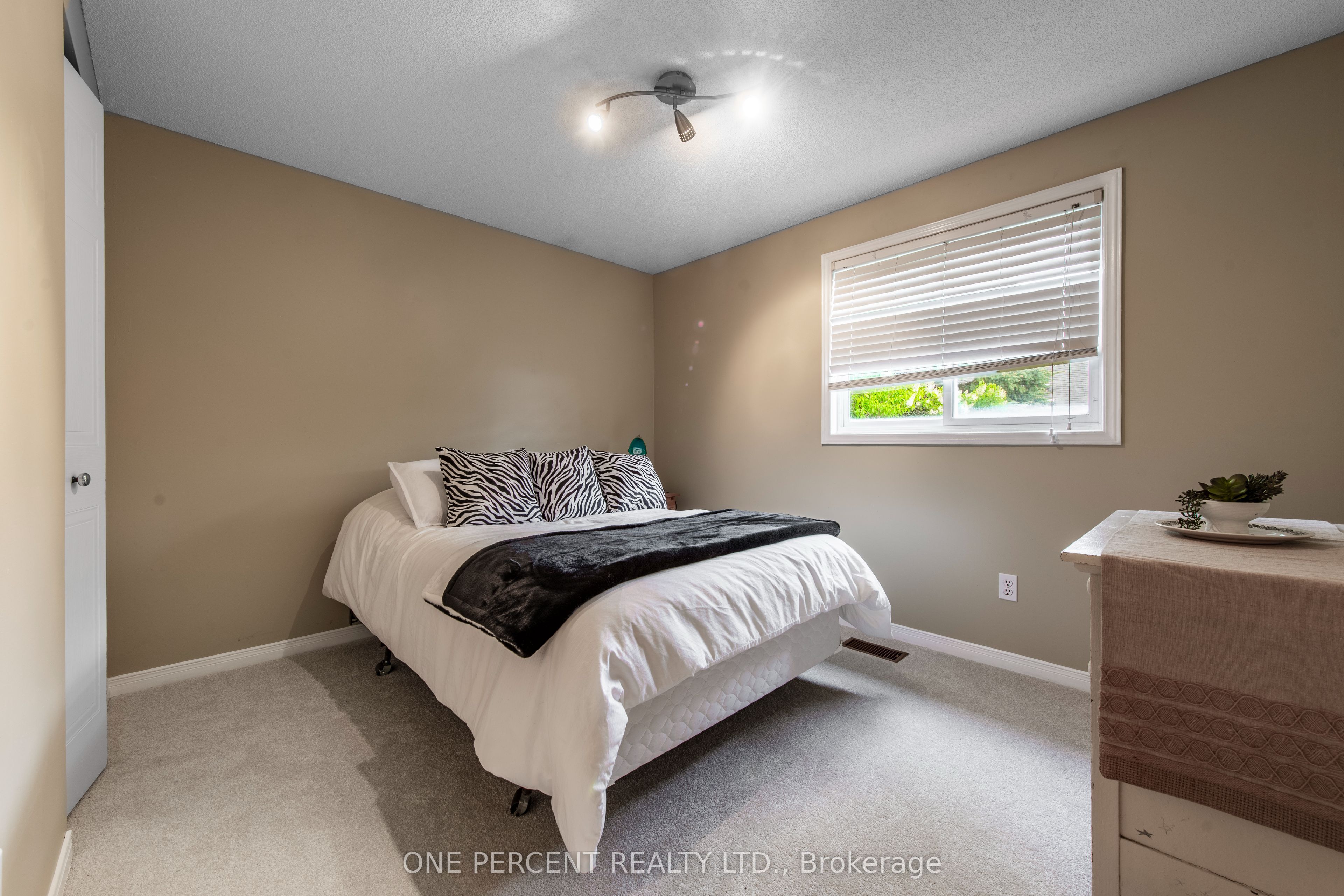 240 Walsh Crescent Property Photo 21