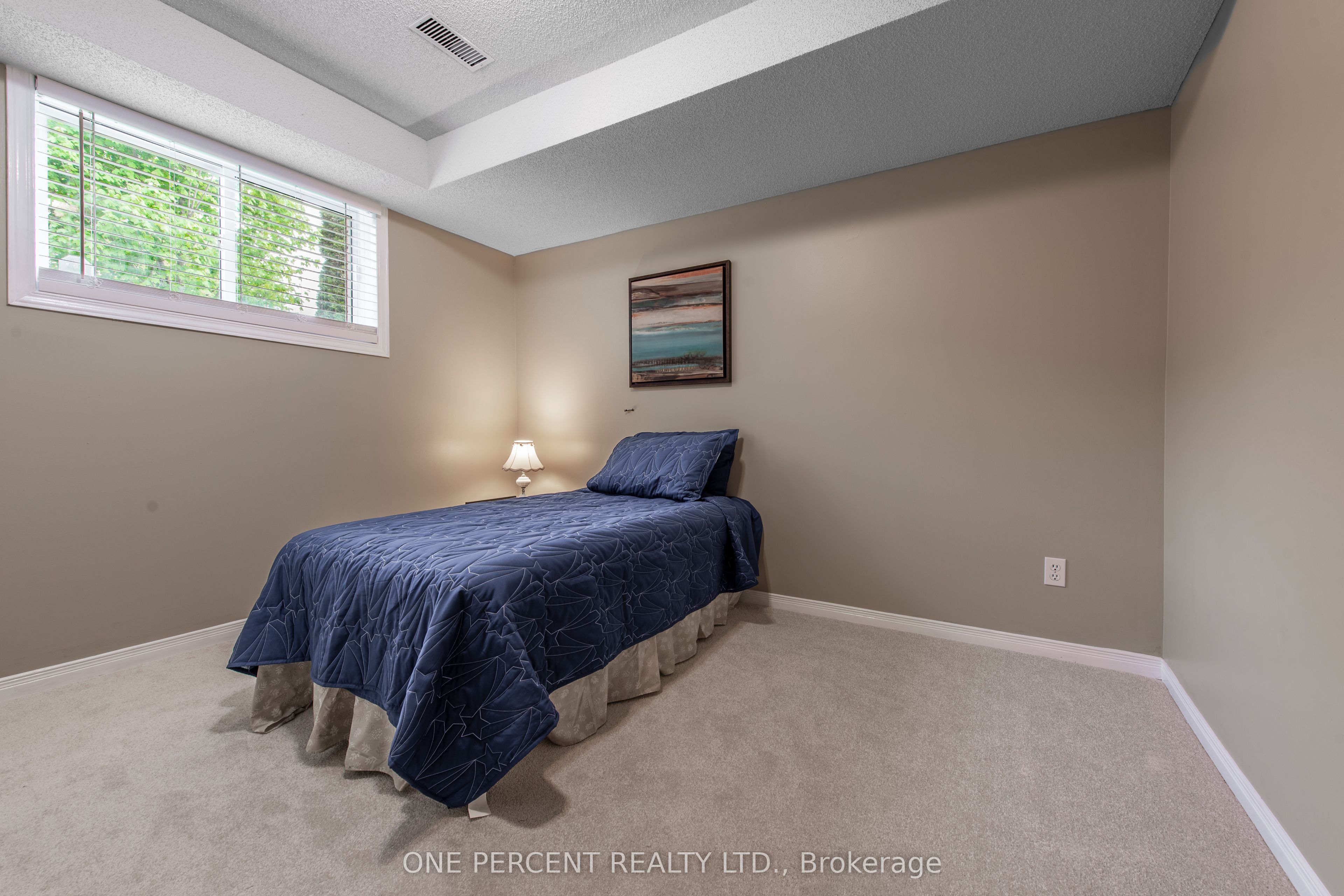 240 Walsh Crescent Property Photo 28