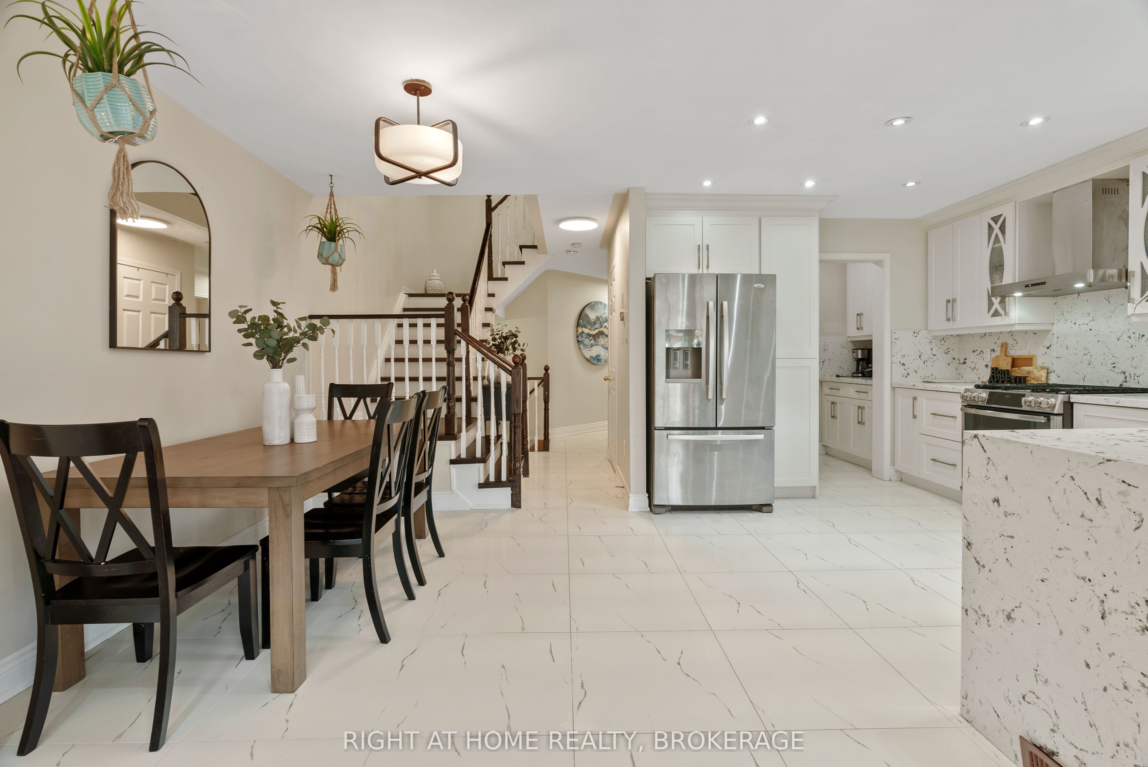 166 Hampshire Way Property Photo 8