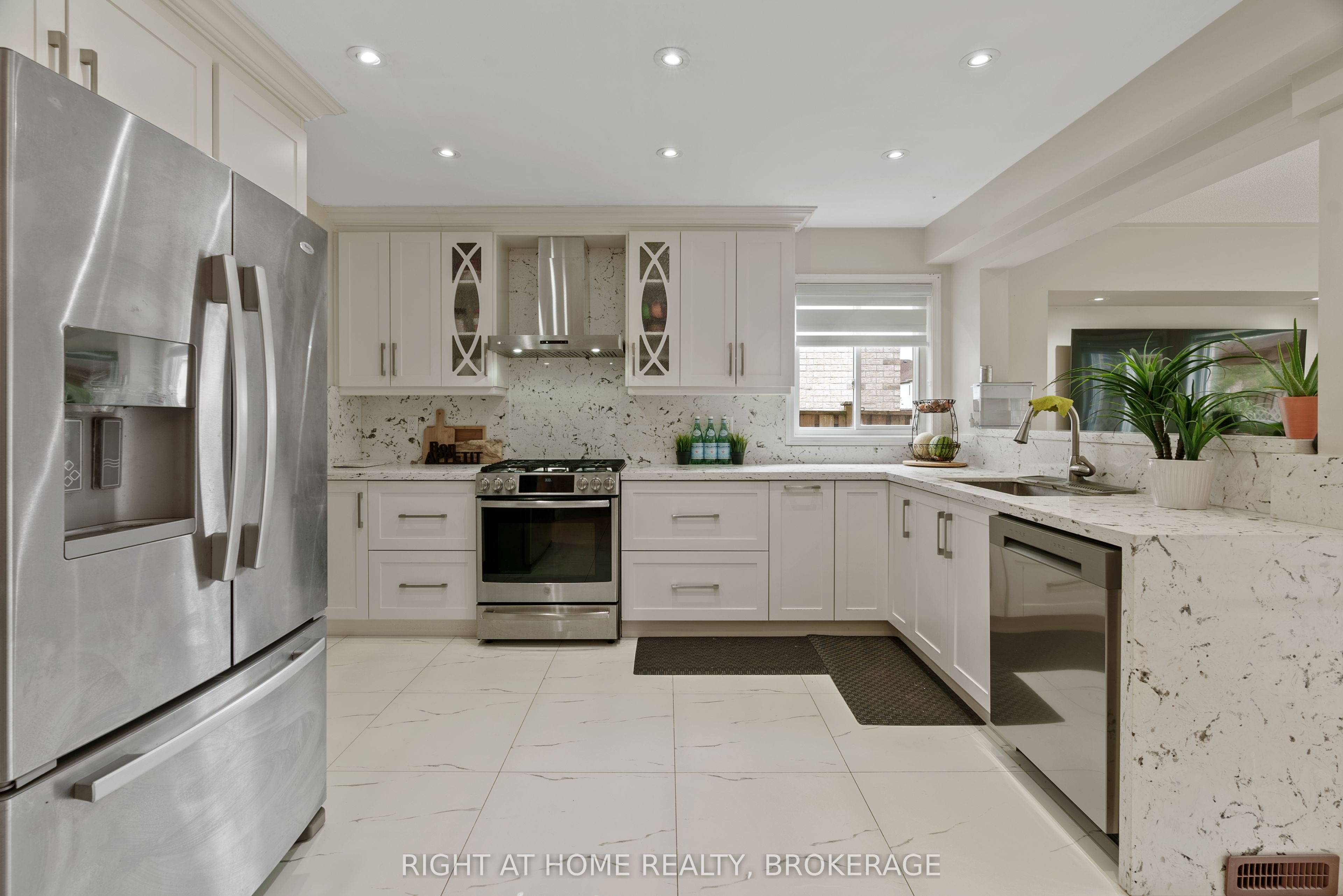 166 Hampshire Way Property Photo 10