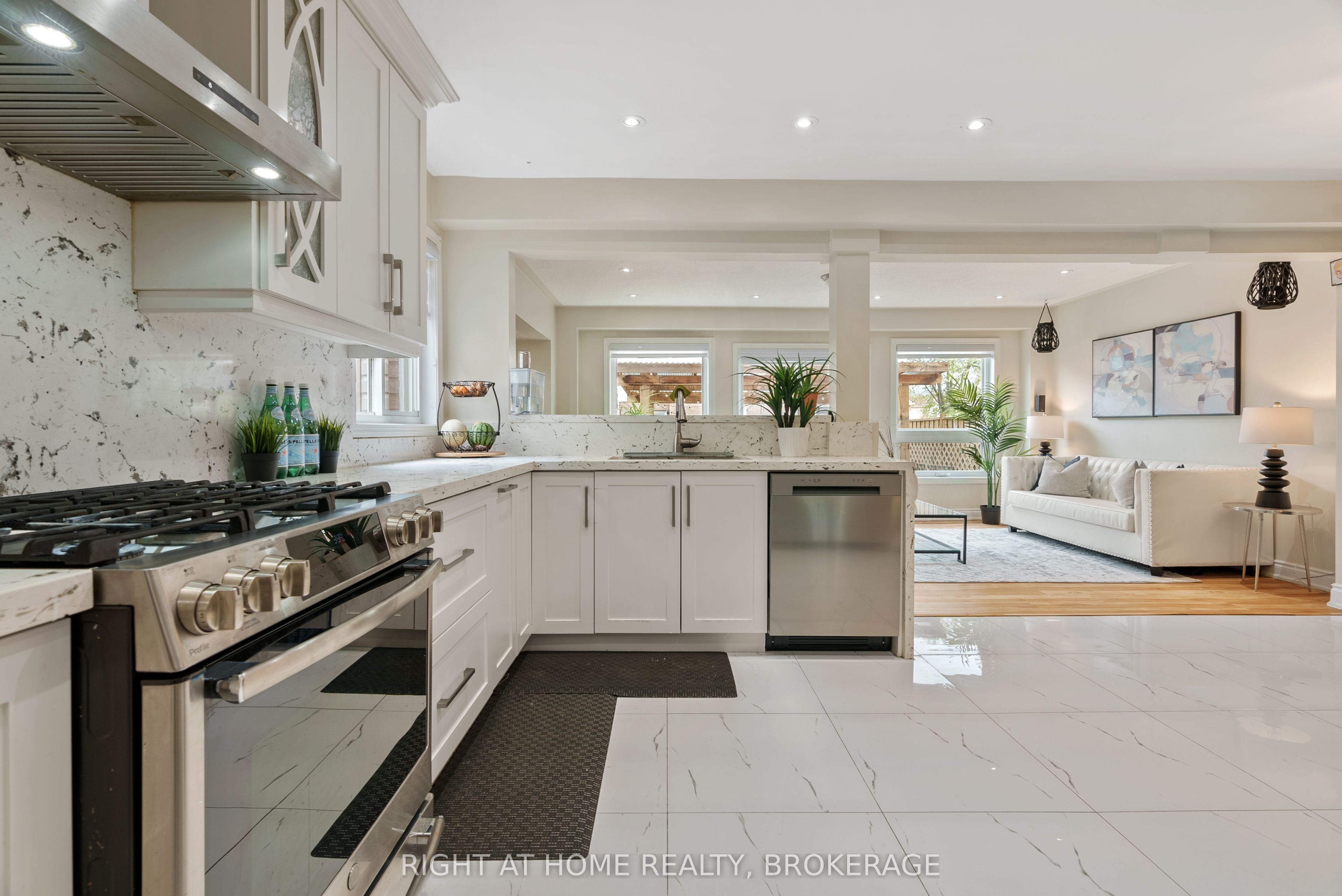 166 Hampshire Way Property Photo 11