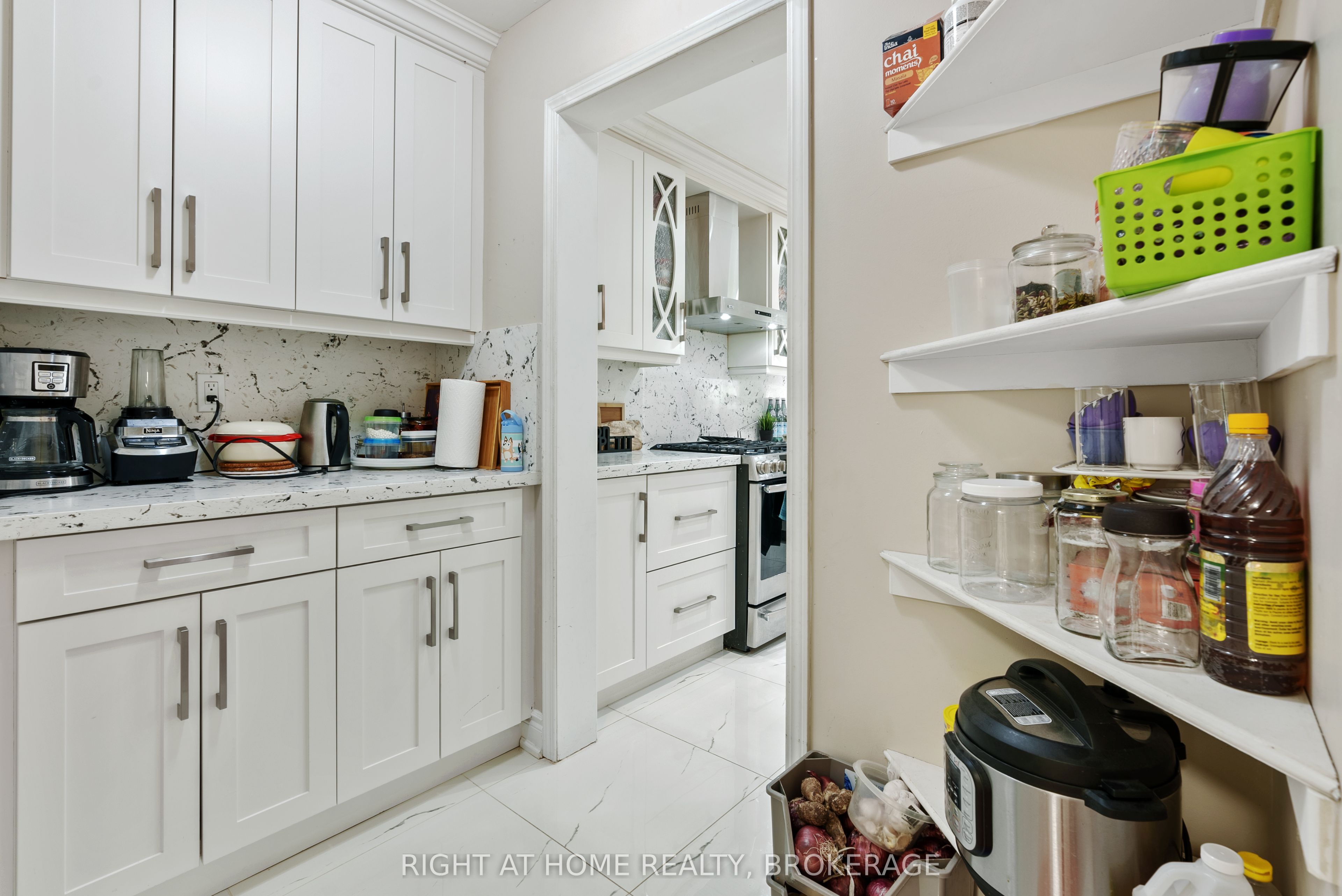 166 Hampshire Way Property Photo 16