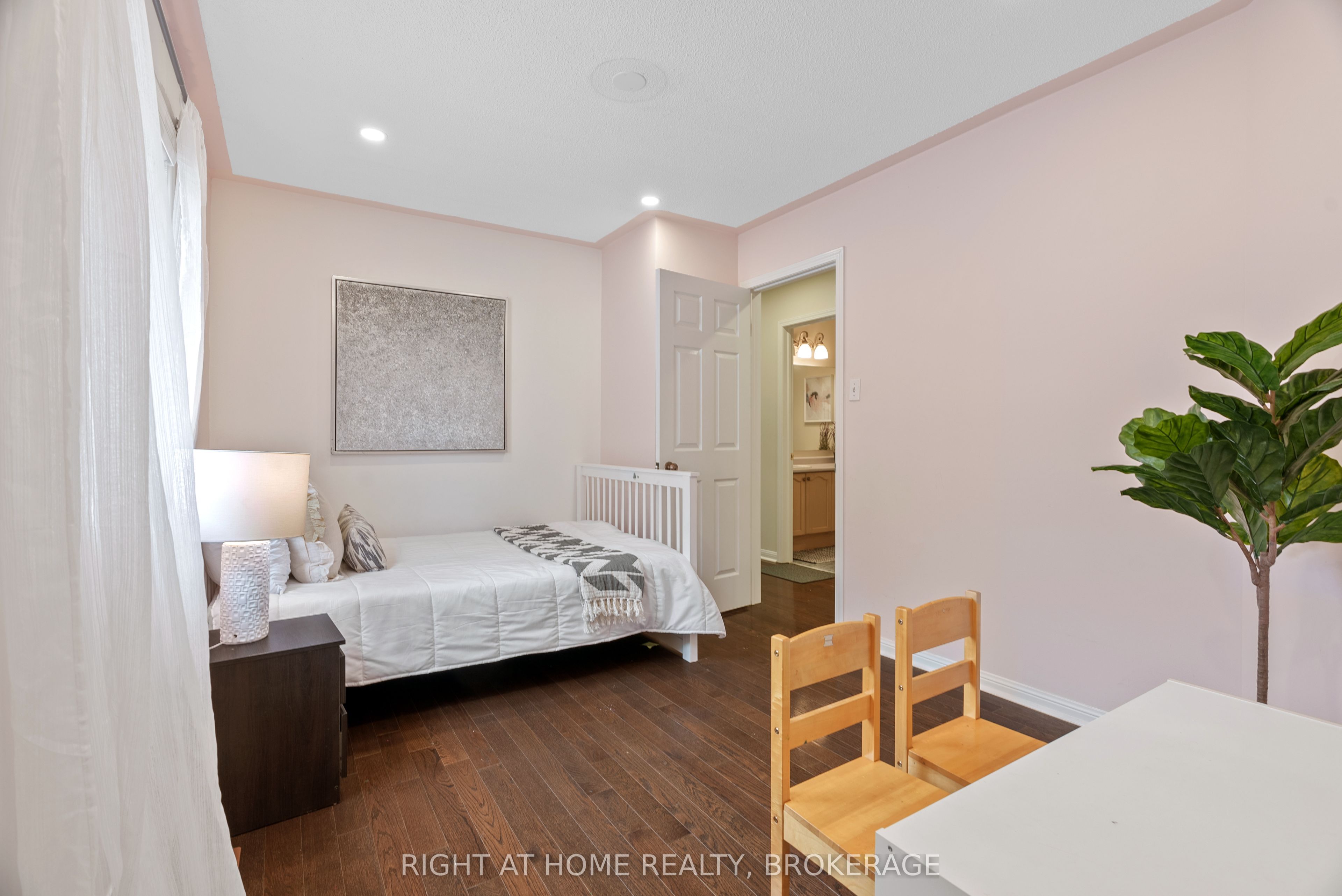 166 Hampshire Way Property Photo 26
