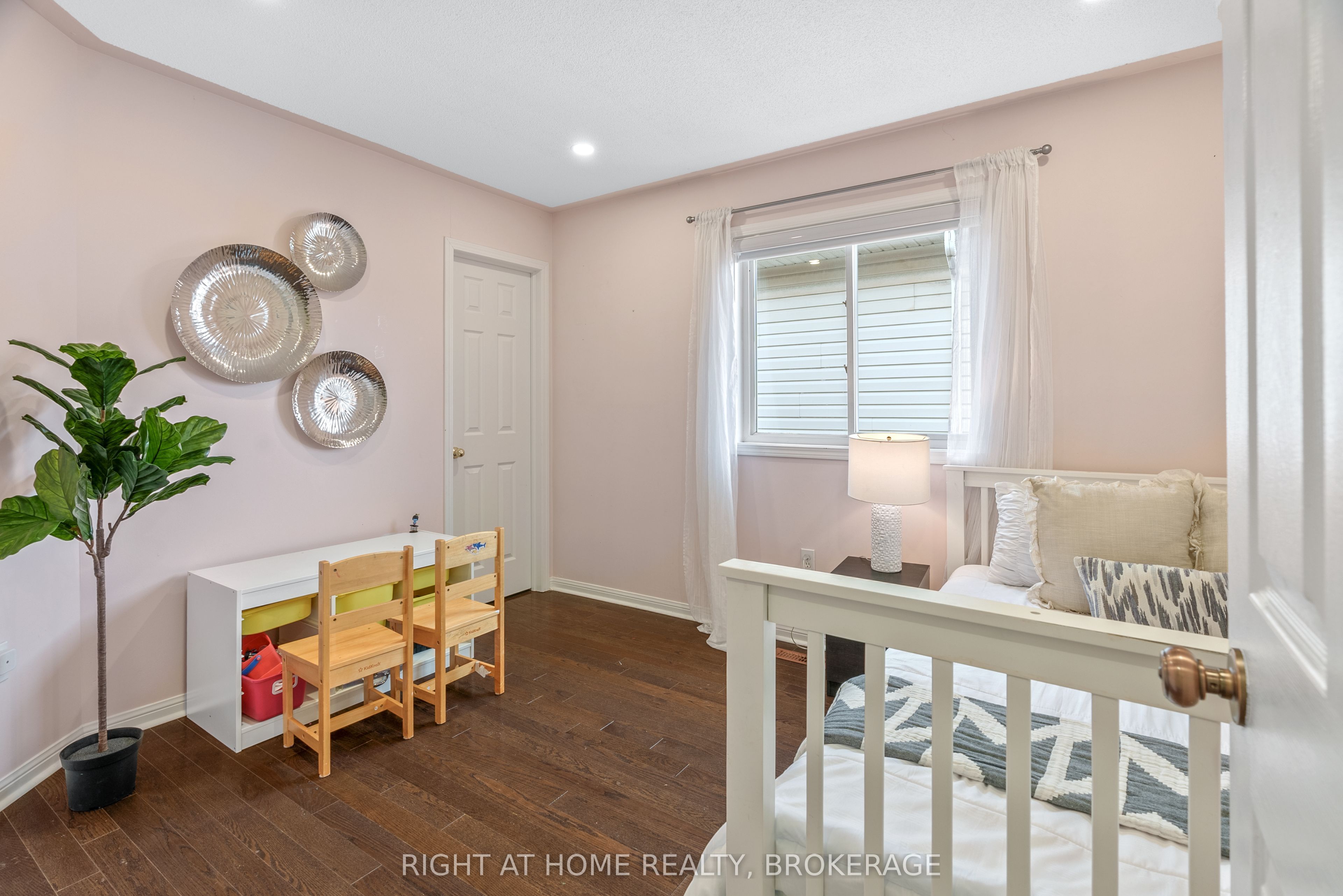166 Hampshire Way Property Photo 27