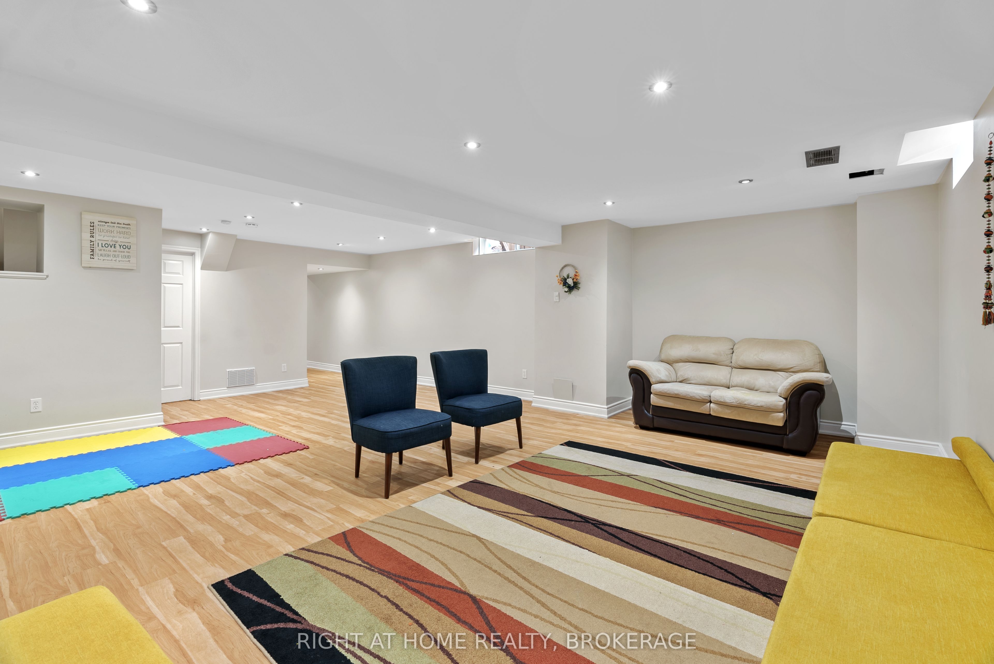 166 Hampshire Way Property Photo 32